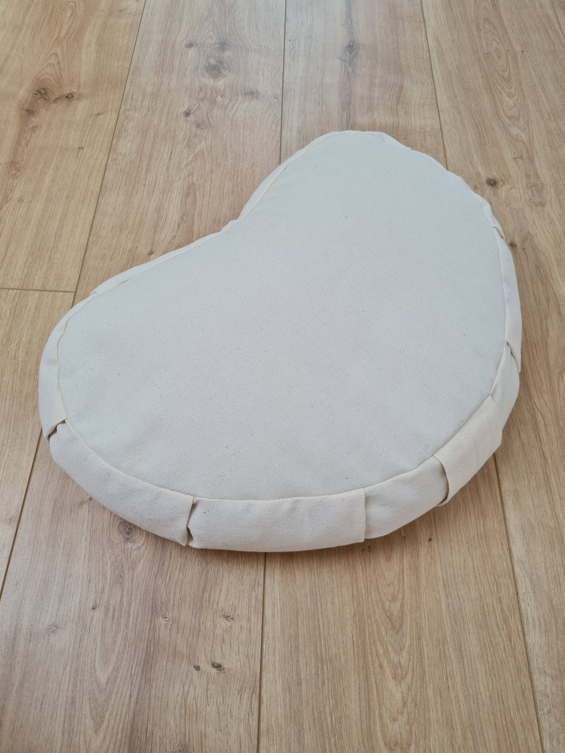 Heart-shaped floor cushion filled Buckwheat hulls in natural undyed cotton fabric/Organic cushion/Meditation pillow for Yoga studio