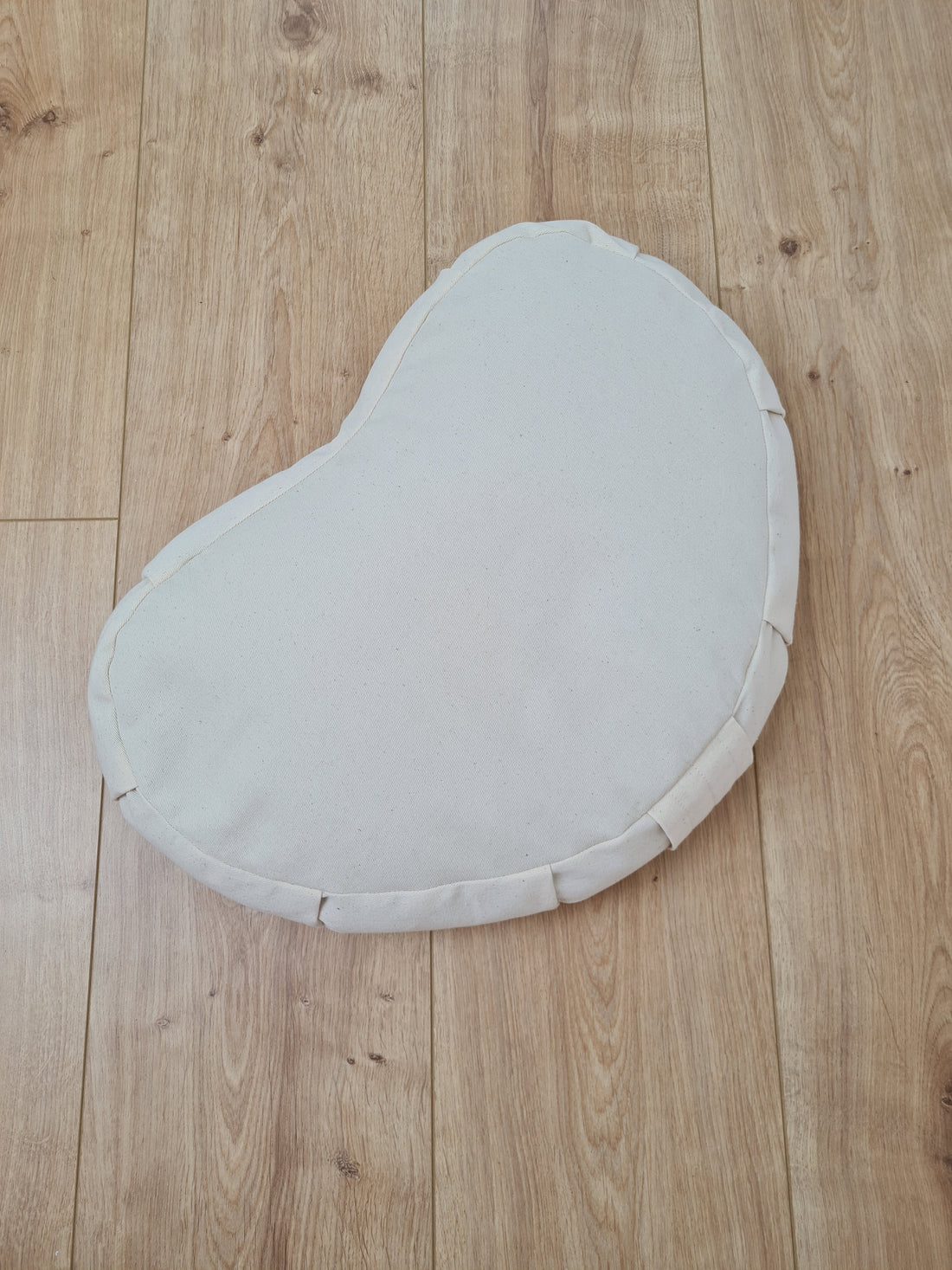 Heart-shaped floor cushion filled Buckwheat hulls in natural undyed cotton fabric/Organic cushion/Meditation pillow for Yoga studio