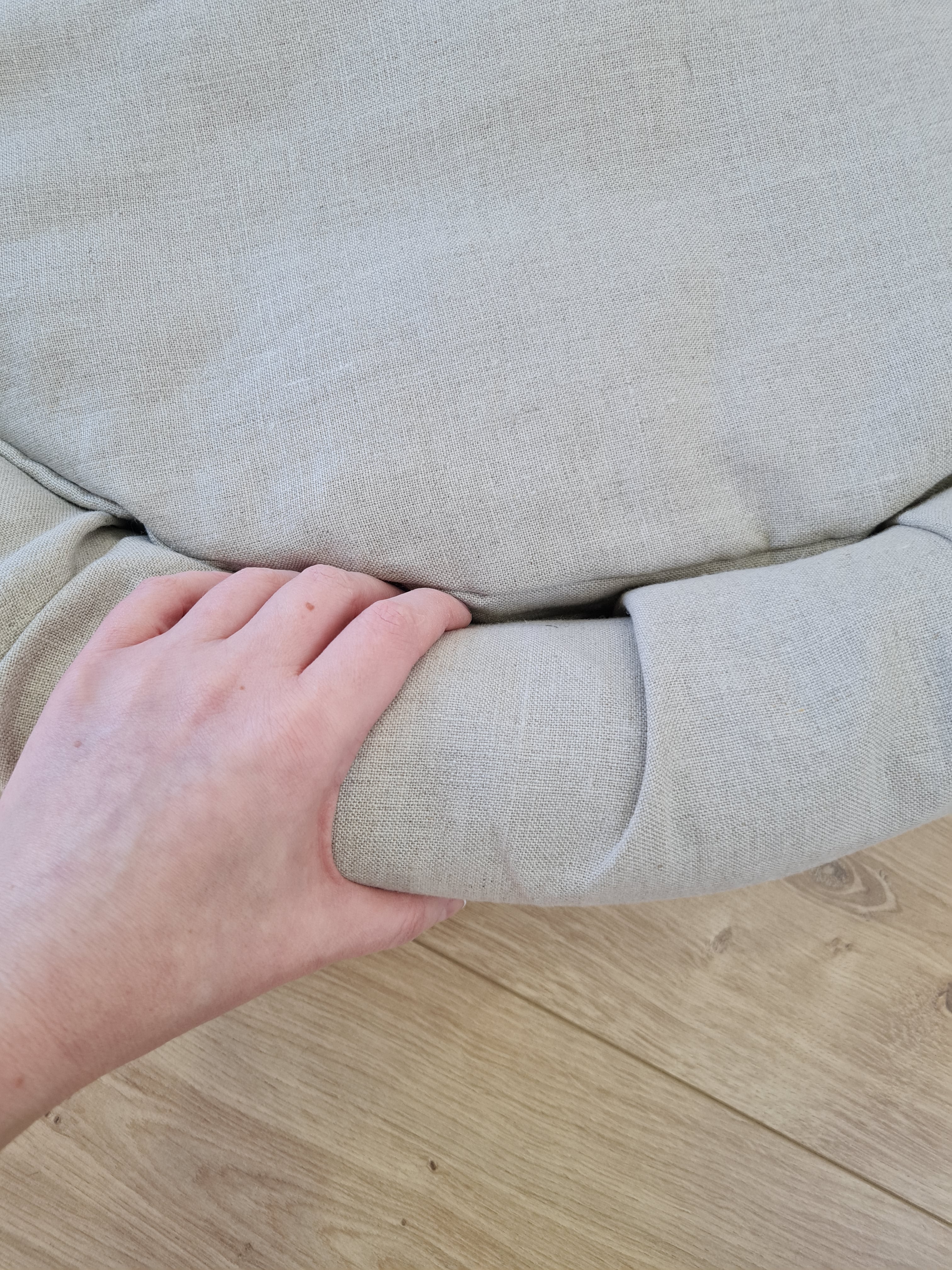 Low Round Hemp Linen Pet Bed Cot with Removable Washable Natural Non-dyed Linen Cover with thick cushion inside Filled Organic Hemp Fiber