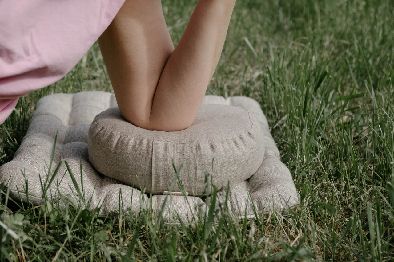 Small articular yoga cushion filled buckwheat hulls Linen Zafu pillow / Oval Linen floor pillow with Buckwheat hulls Meditation