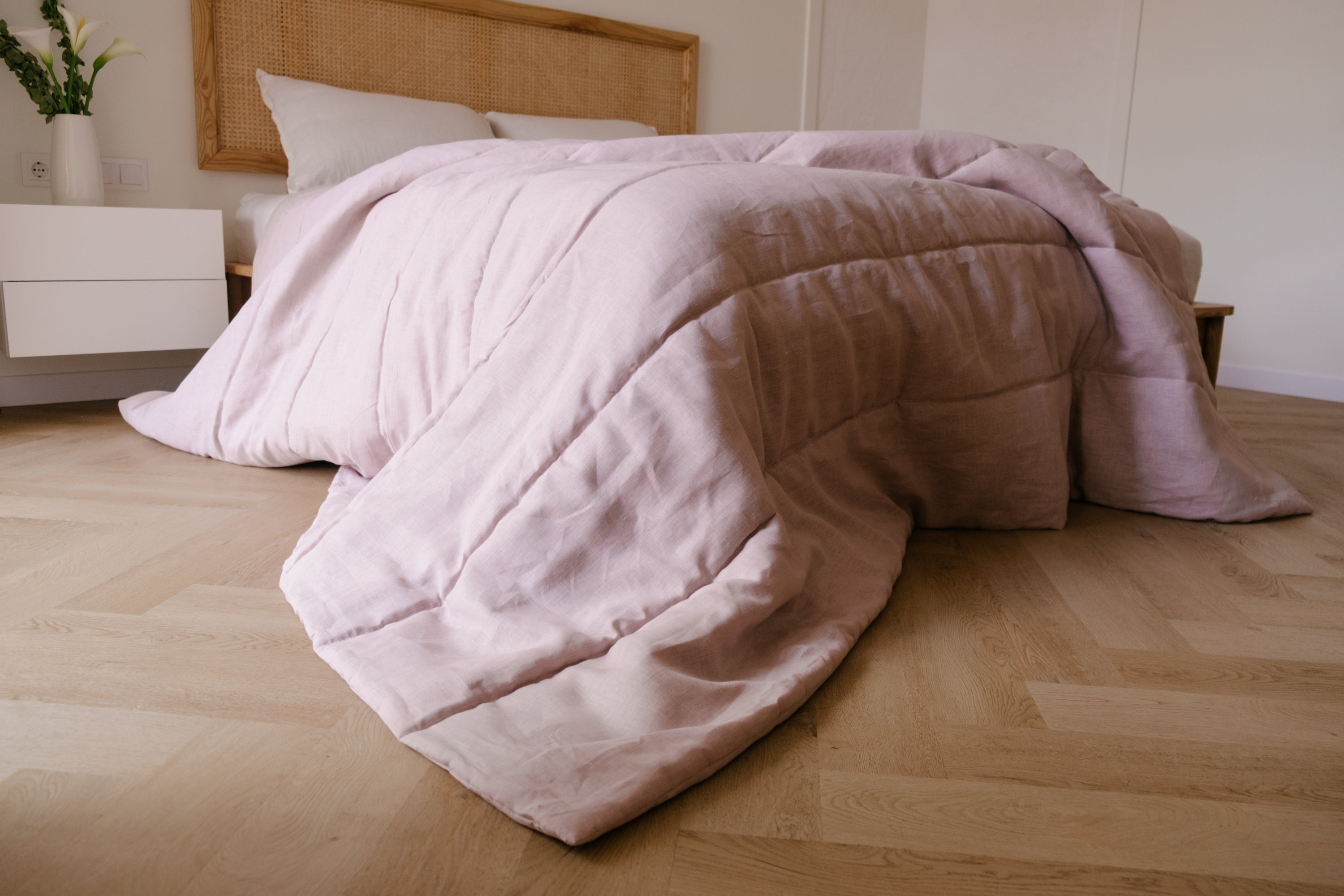 300 gsm Natural Hemp Comforter / Ashen Pink Linen Blanket / Breathable / Hand Made Eco bedding / Temperature Regulating