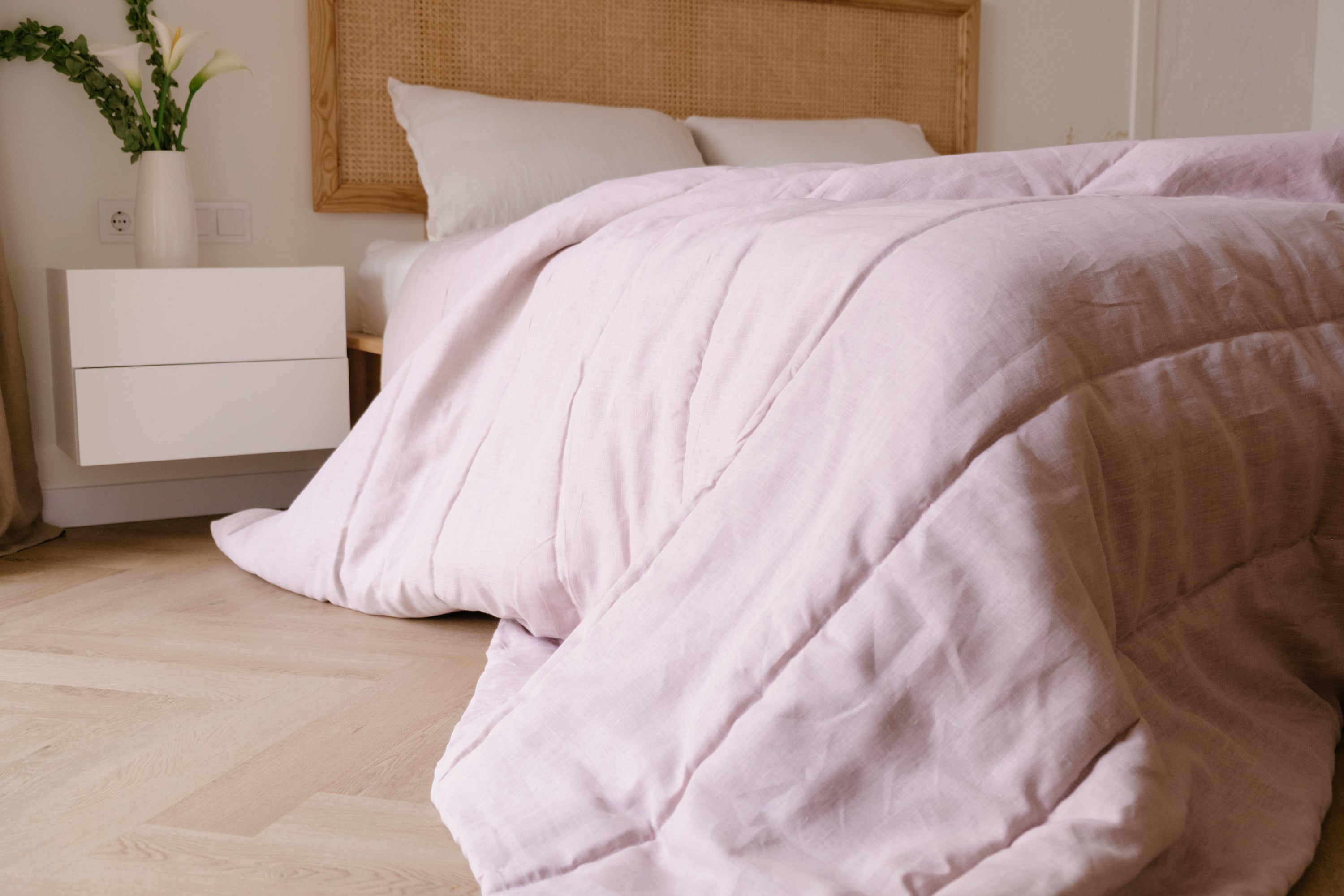 300 gsm Natural Hemp Comforter / Ashen Pink Linen Blanket / Breathable / Hand Made Eco bedding / Temperature Regulating
