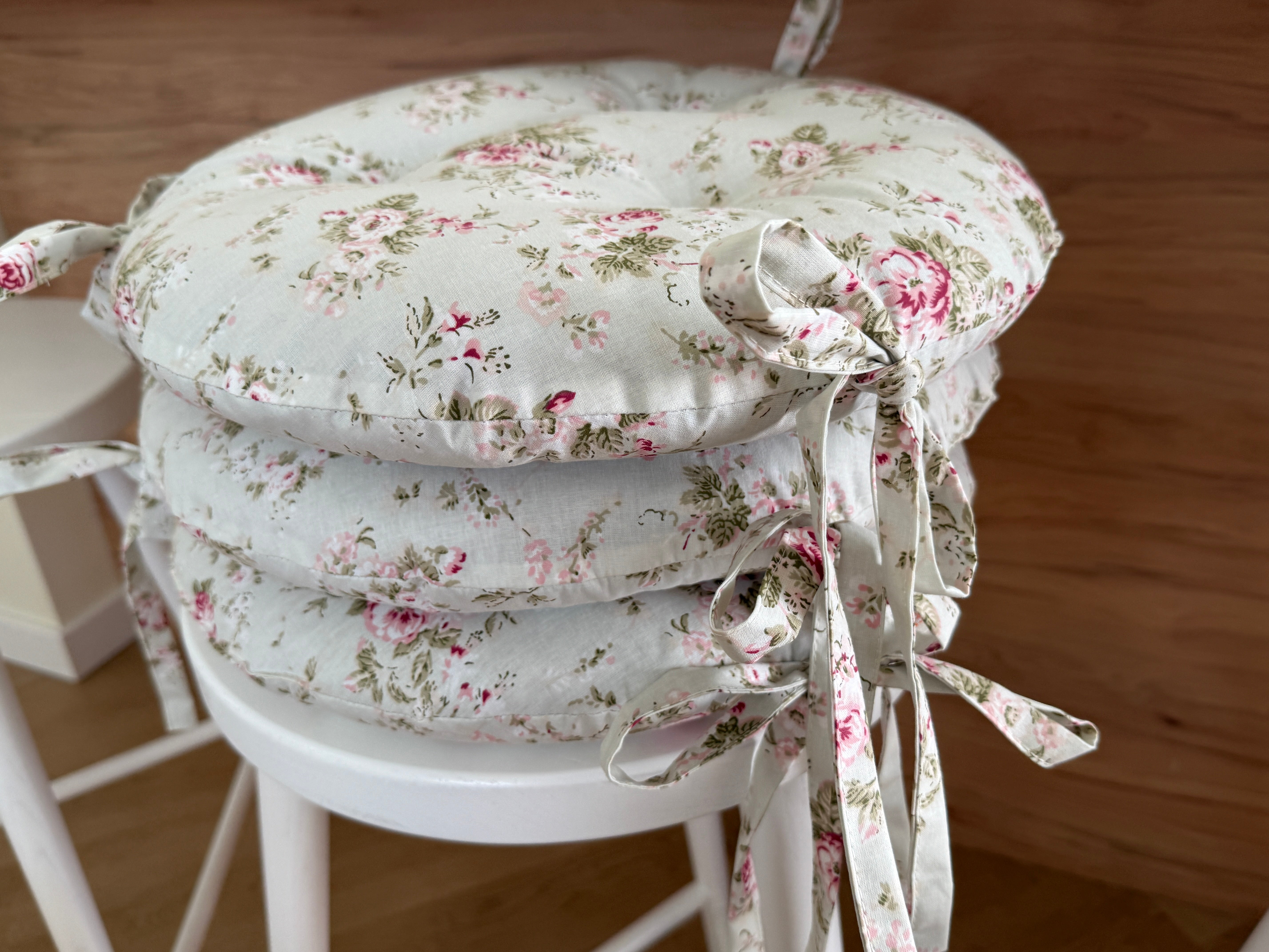 D 13.7" (35cm) Round Hemp Chair Seat Cushion filled organic Hemp Fiber in Roses on Mint natural cotton fabric with 3 ties