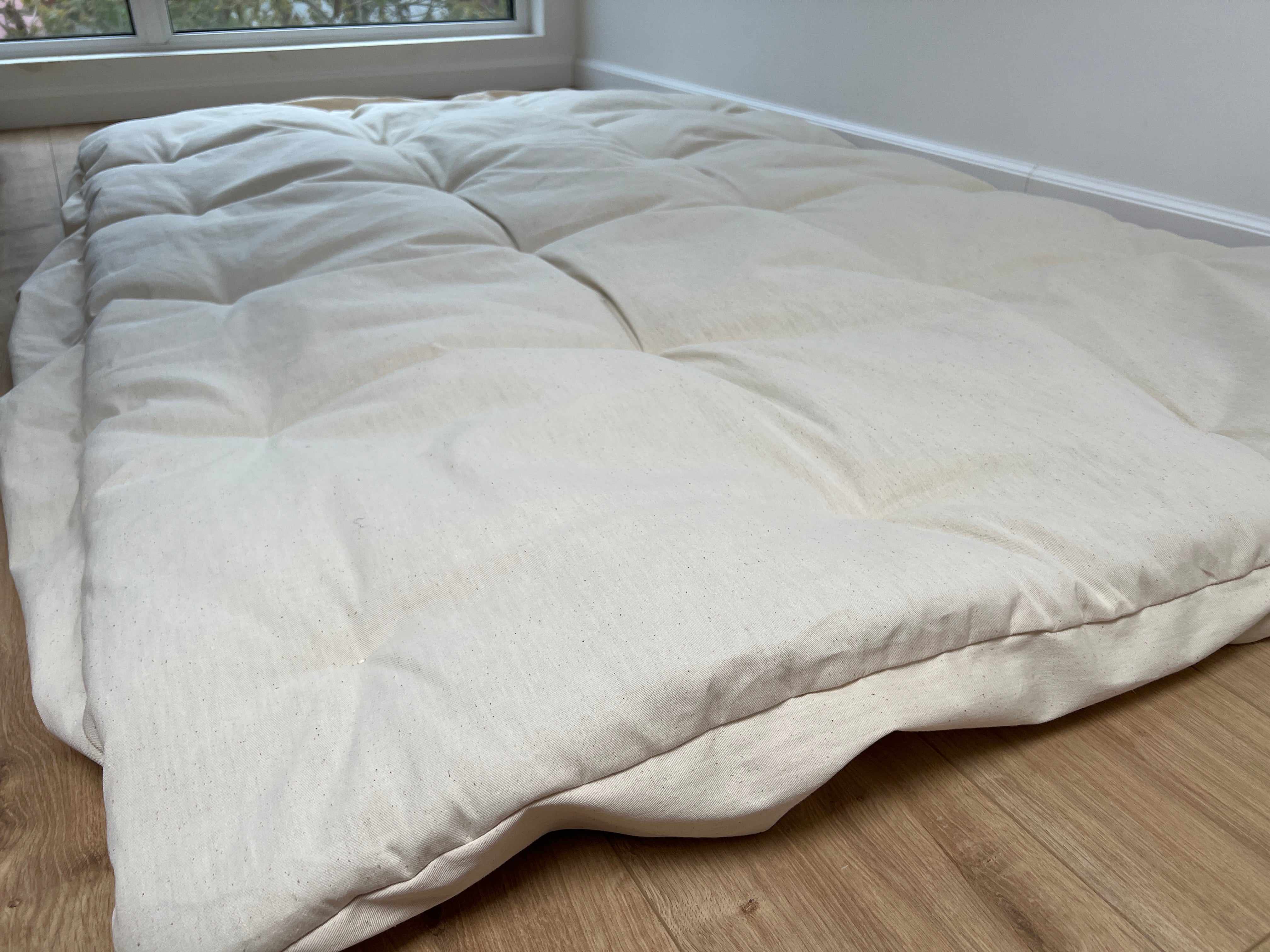 Special listing for Nicolette Castellano one hemp topper mattress pad 1.5" thickness in size 48"×75"