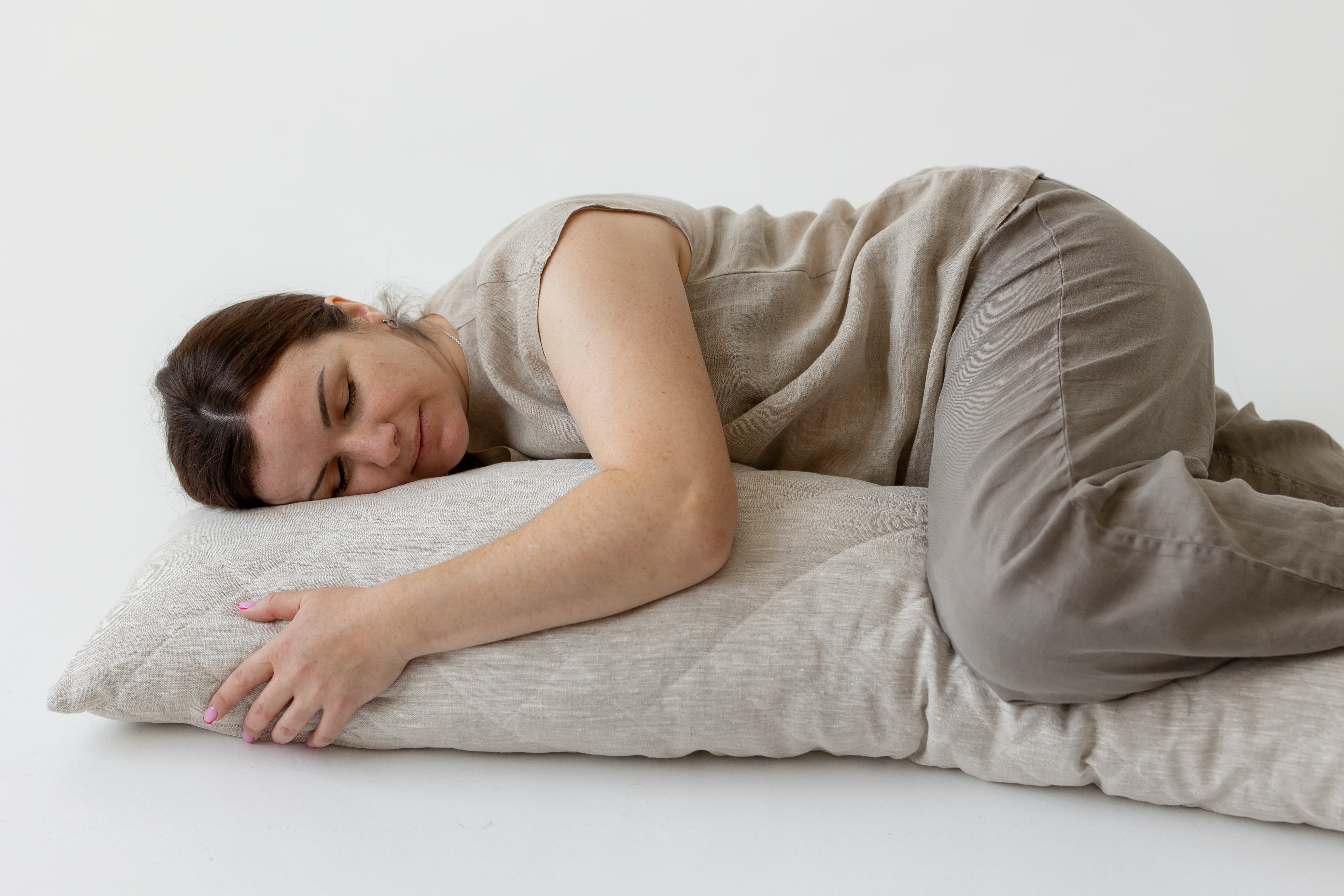 Quilted Hemp Body Pillow Filled Breathable Hemp Fiber Filler in Natural Linen Fabric / Side Sleeper Support Pillow with regulation height