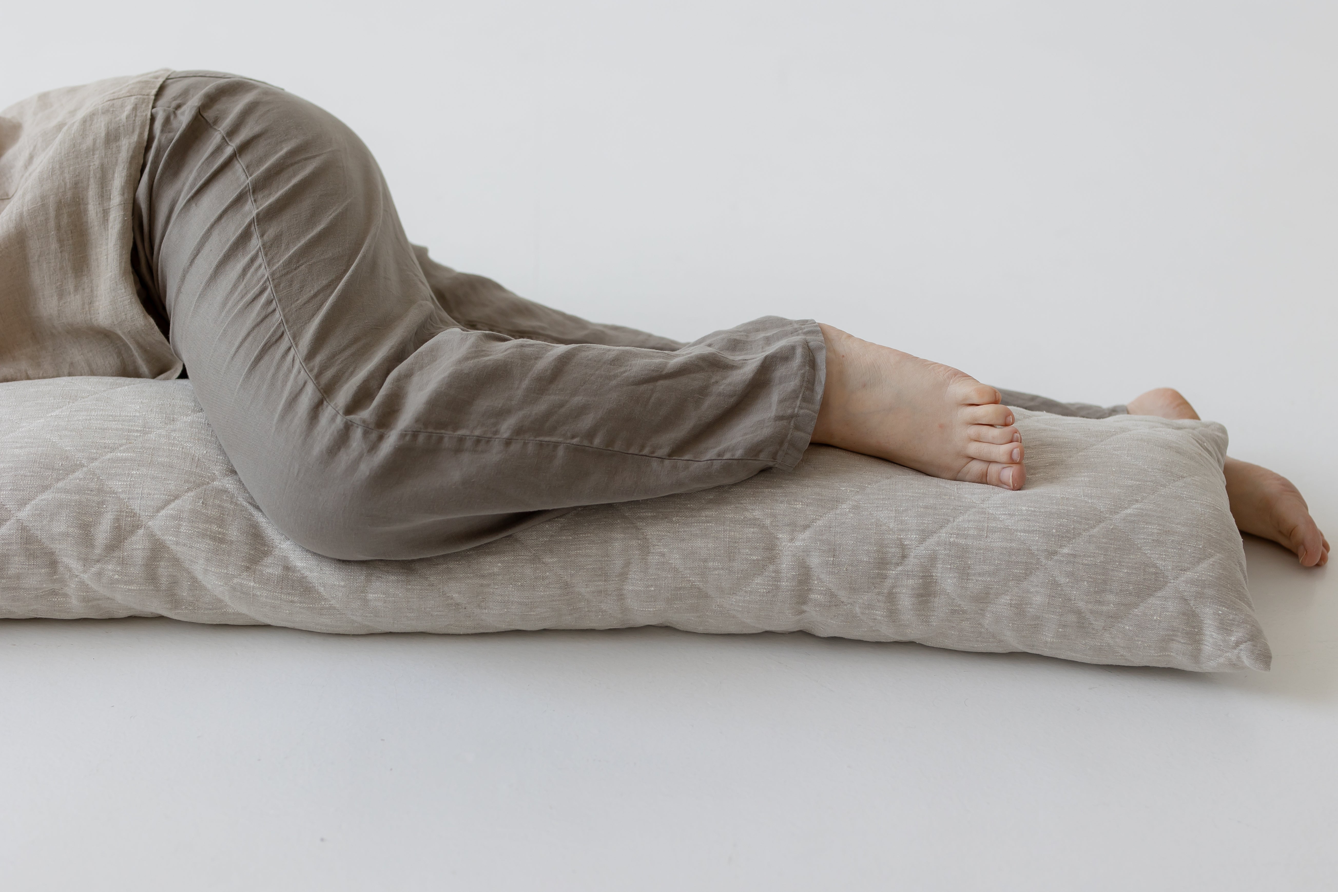 Quilted Hemp Body Pillow Filled Breathable Hemp Fiber Filler in Natural Linen Fabric / Side Sleeper Support Pillow with regulation height