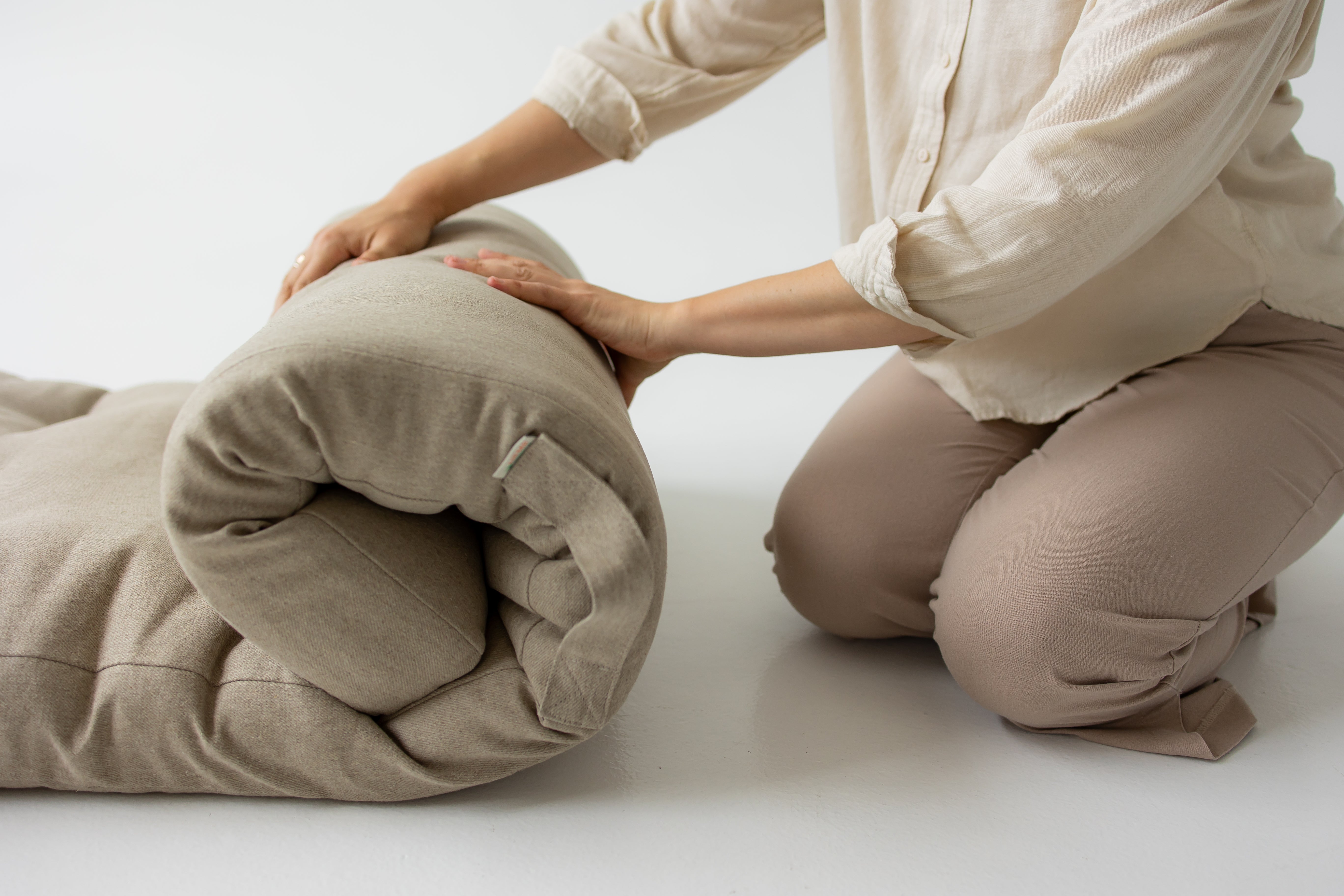 Hemp-filled Linen Shikibuton Mat organic Topper Futon with Hemp Fiber Filler inside in natural non-dyed Linen fabric 3โ thickn Roll-up Bed