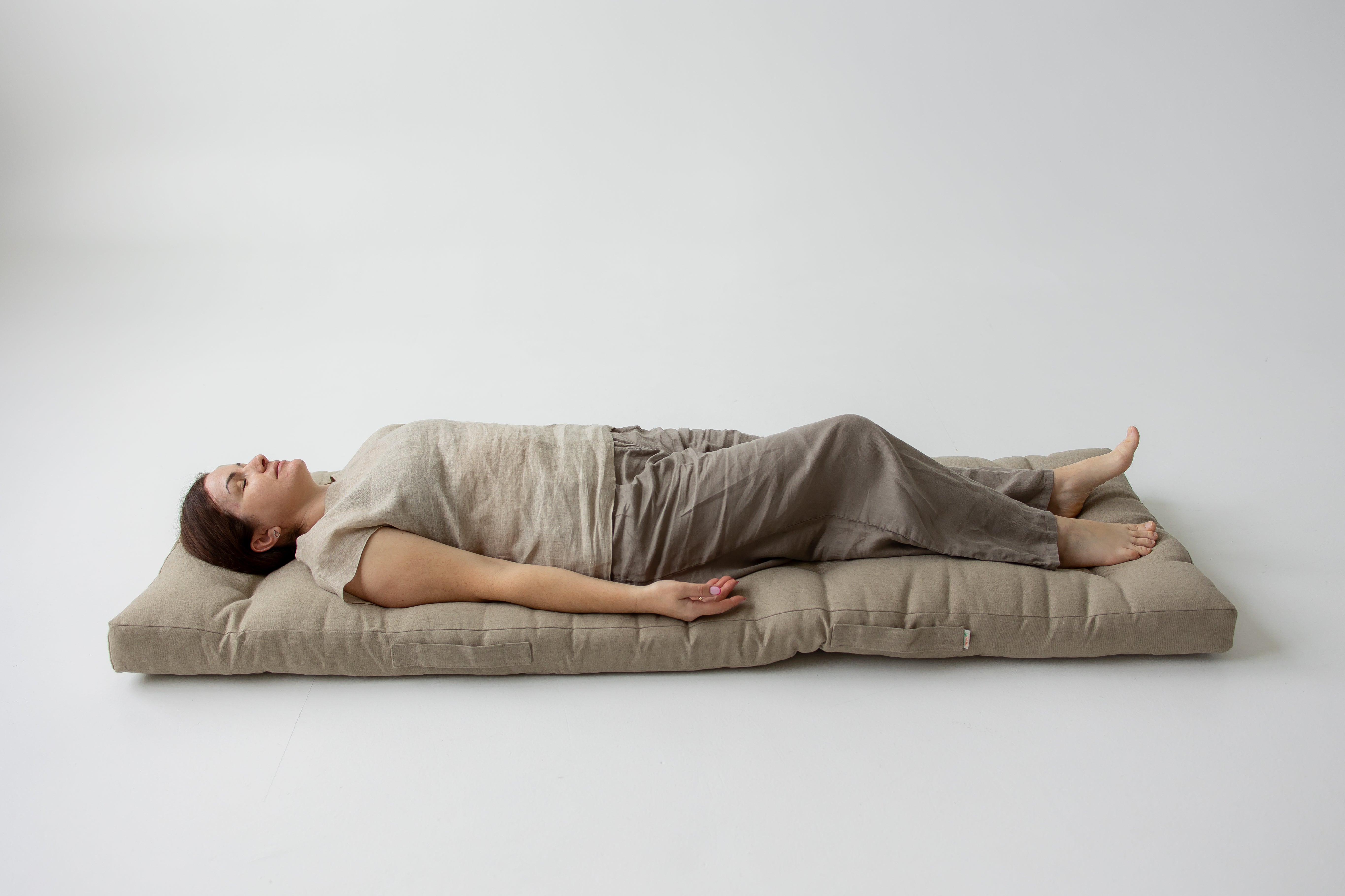 Hemp-filled Linen Shikibuton Mat organic Topper Futon with Hemp Fiber Filler inside in natural non-dyed Linen fabric 3โ thickn Roll-up Bed