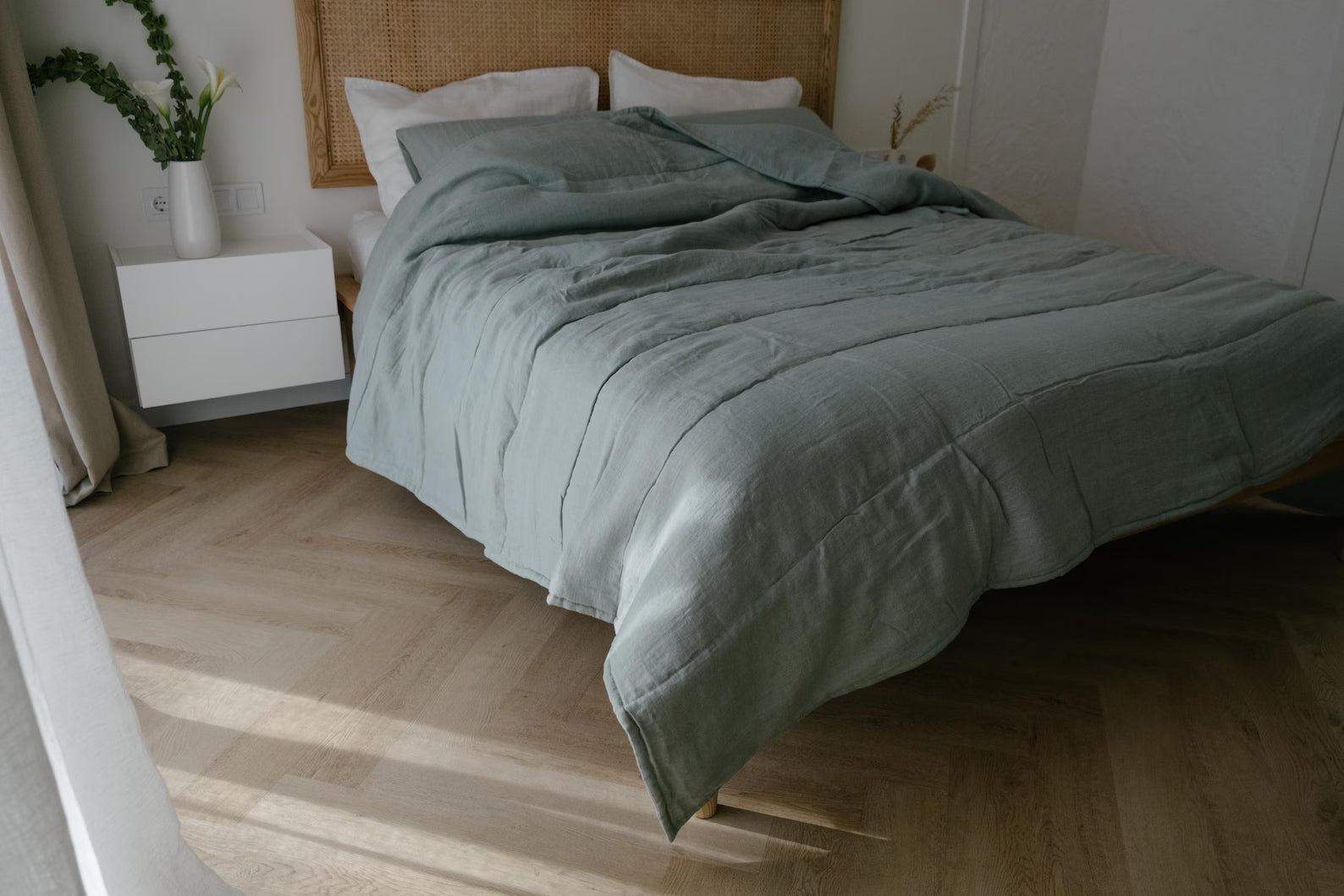 Breathable Hemp Linen Blanket filled organic HEMP FIBER filler in Linen fabric