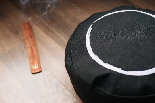 Black Meditation set of Zafu and Zabuton with white ring embroidery floor cushions with organic buckwheat hulls