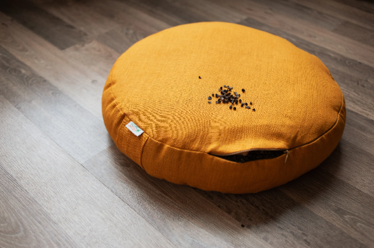 Zafu Linen floor cushion with Buckwheat hulls /Organic Meditation cushion/buckwheat/ pillow seat/Meditation cushion for Yoga studio