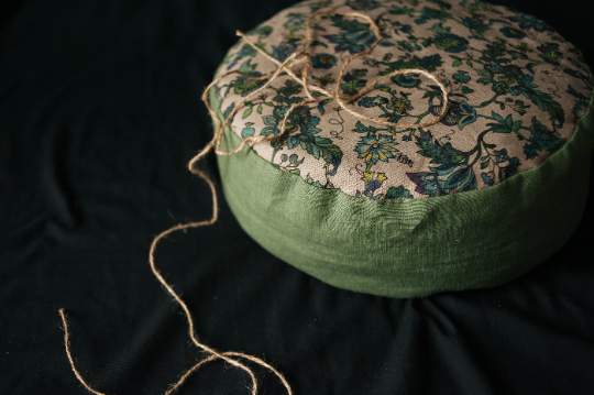 Zafu Linen floor cushion with Buckwheat hulls /Organic Meditation cushion/ pillow seat/Meditation pillow for Yoga studio