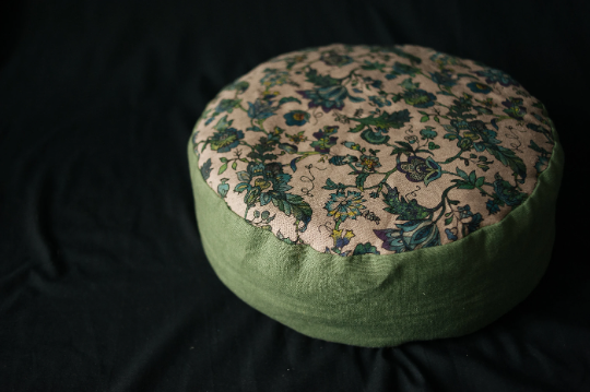 Zafu Linen floor cushion with Buckwheat hulls /Organic Meditation cushion/ pillow seat/Meditation pillow for Yoga studio