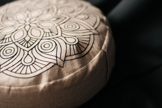 Embroidery Zafu Linen floor cushion with Buckwheat hulls /Organic Meditation cushion/ pillow seat/Meditation pillow for Yoga studio