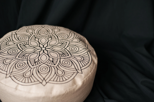 Embroidery Zafu Linen floor cushion with Buckwheat hulls /Organic Meditation cushion/ pillow seat/Meditation pillow for Yoga studio