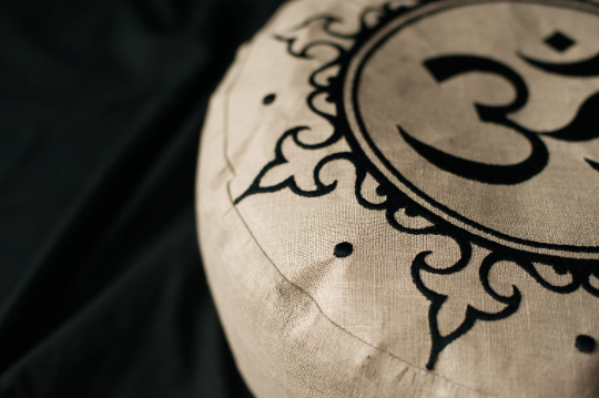 Embroidery Om Meditation Set Zafu & Zabuton with Buckwheat hulls Aum Linen Floor cushions Meditation pillow pouf PillowSeat Yoga