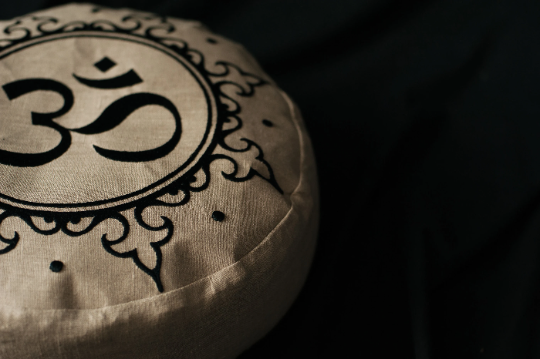 Embroidery Om Meditation Set Zafu & Zabuton with Buckwheat hulls Aum Linen Floor cushions Meditation pillow pouf PillowSeat Yoga