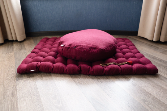 Maroon meditation cushions set Zafu and Zabuton with buckwheat hulls floor pillow Zen yoga space