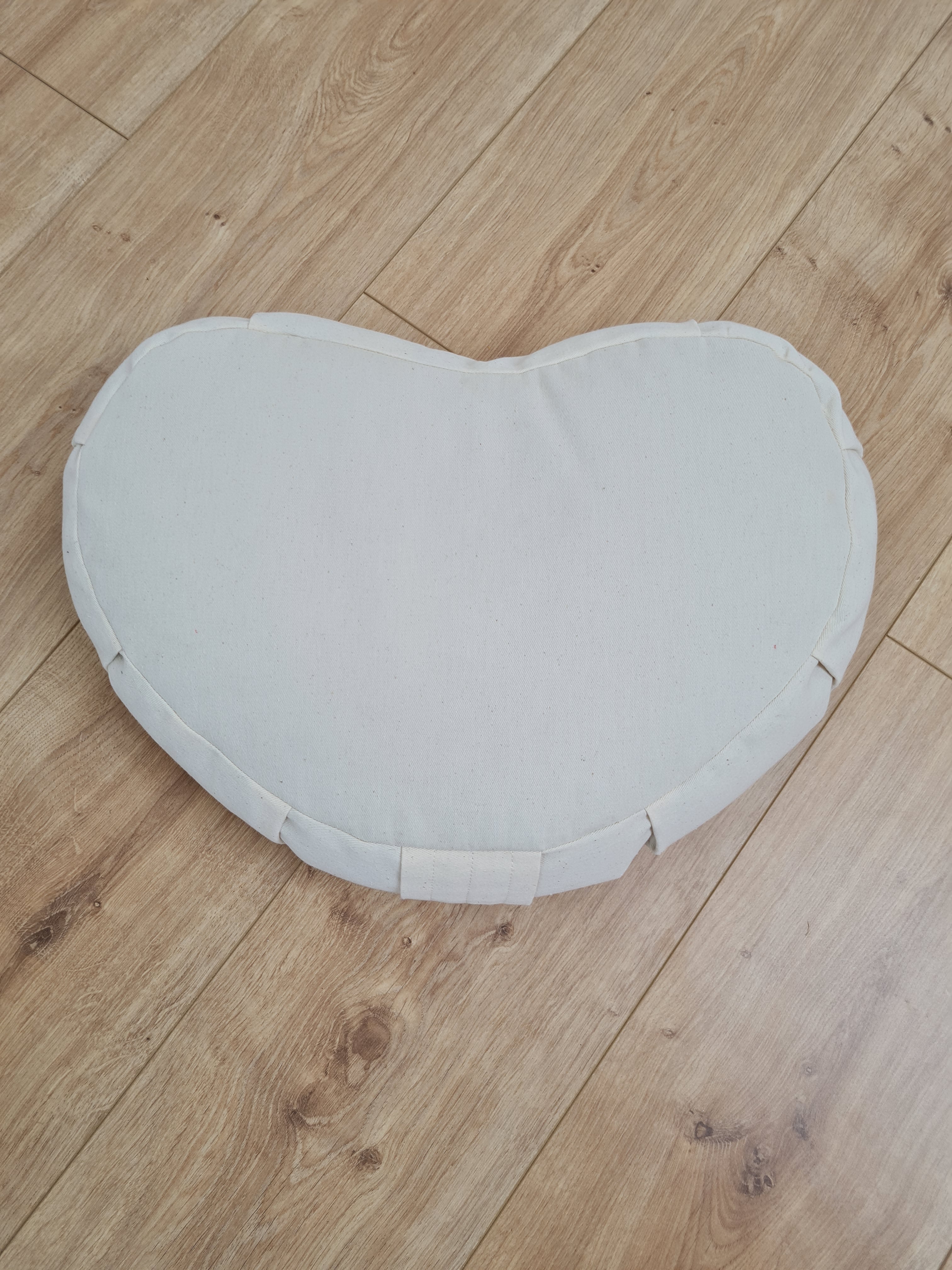Heart-shaped floor cushion filled Buckwheat hulls in natural undyed cotton fabric/Organic cushion/Meditation pillow for Yoga studio