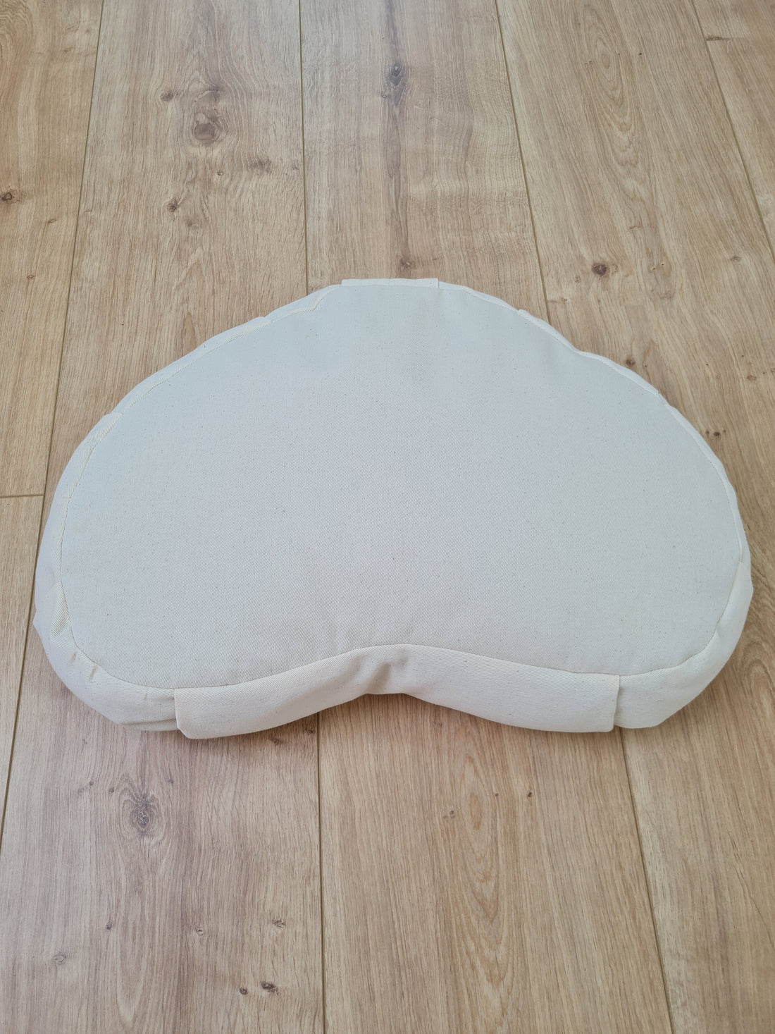 Heart-shaped floor cushion filled Buckwheat hulls in natural undyed cotton fabric/Organic cushion/Meditation pillow for Yoga studio