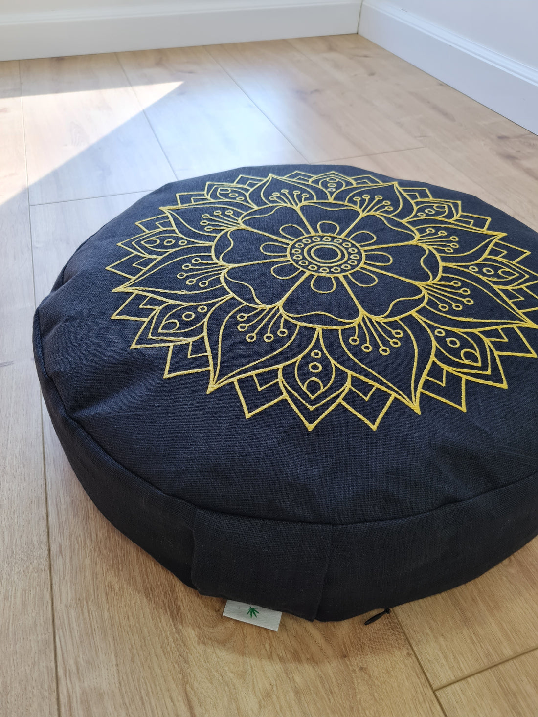 Embroidery Zafu Linen floor cushion with Buckwheat hulls /Organic Meditation cushion/ pillow seat/Meditation pillow for Yoga studio