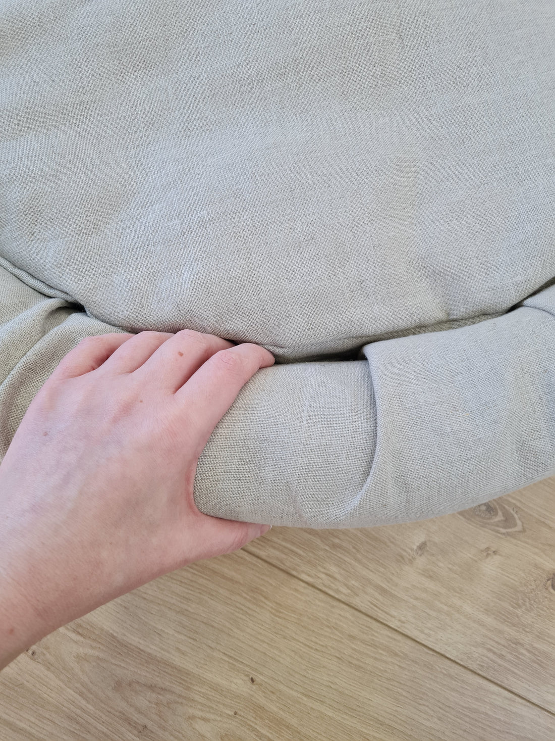 Low Round Hemp Linen Pet Bed Cot with Removable Washable Natural Non-dyed Linen Cover with thick cushion inside Filled Organic Hemp Fiber