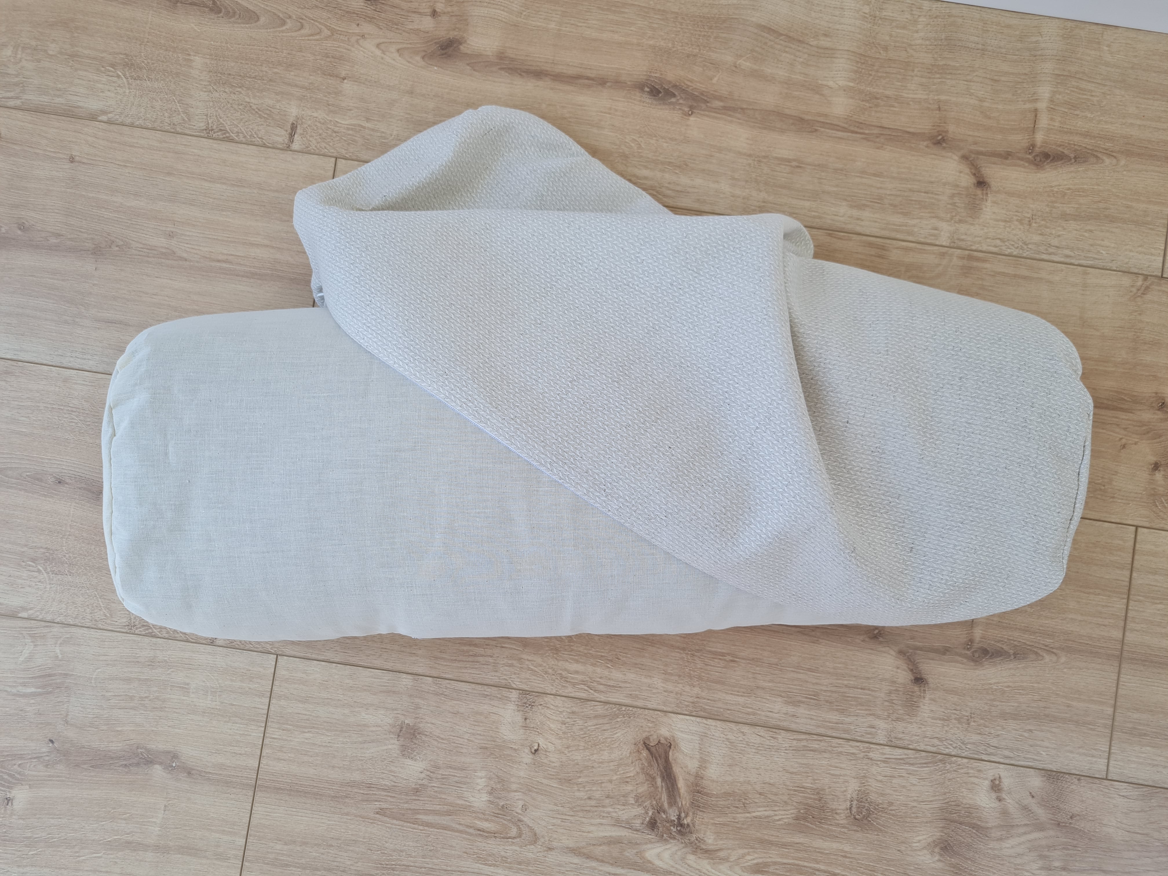 Special listing for Julia Cajucom four sets of two covers (inner and outer) without filler in the size of 24" x 7.5" x 6"