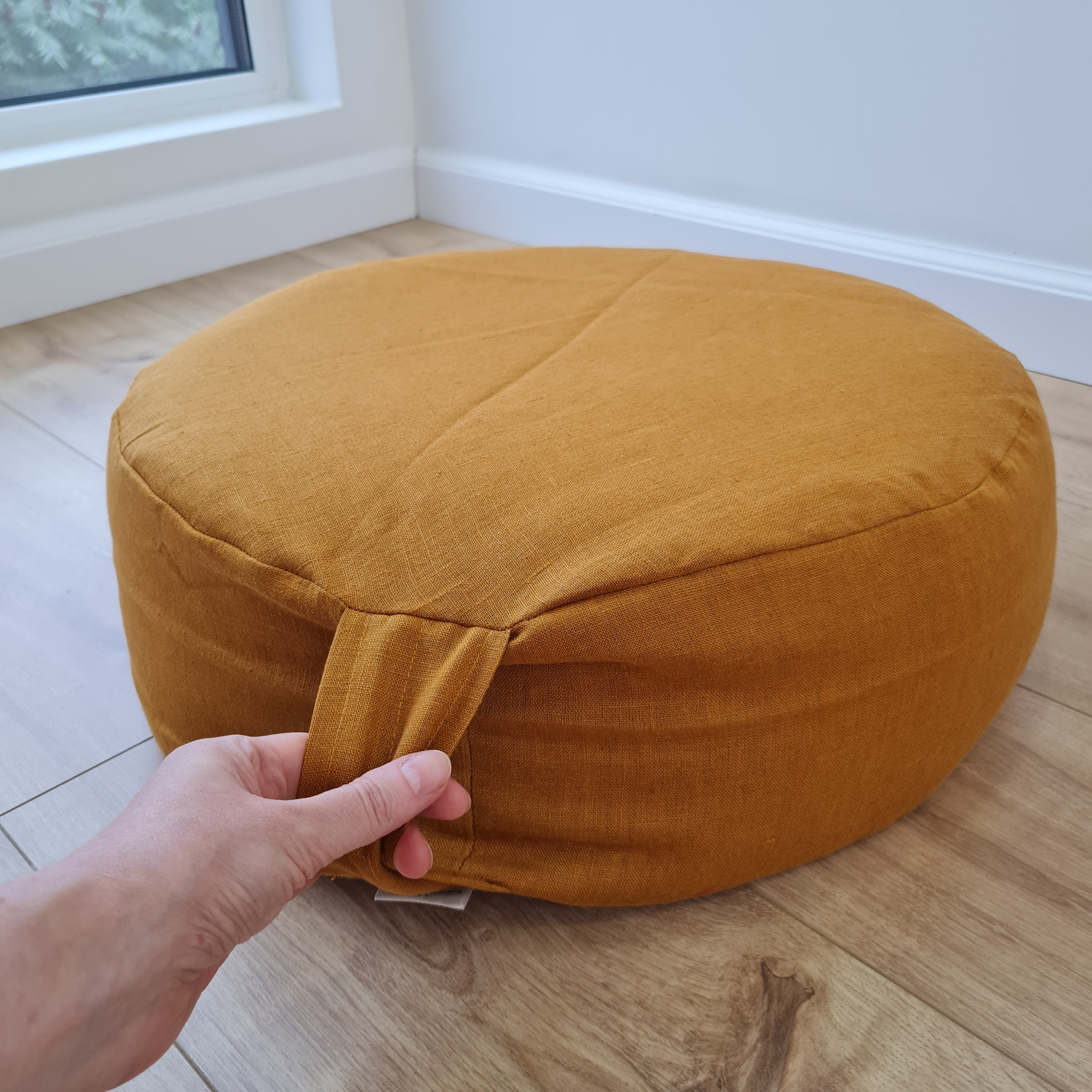 Zafu Linen floor cushion with Buckwheat hulls /Organic Meditation cushion/buckwheat