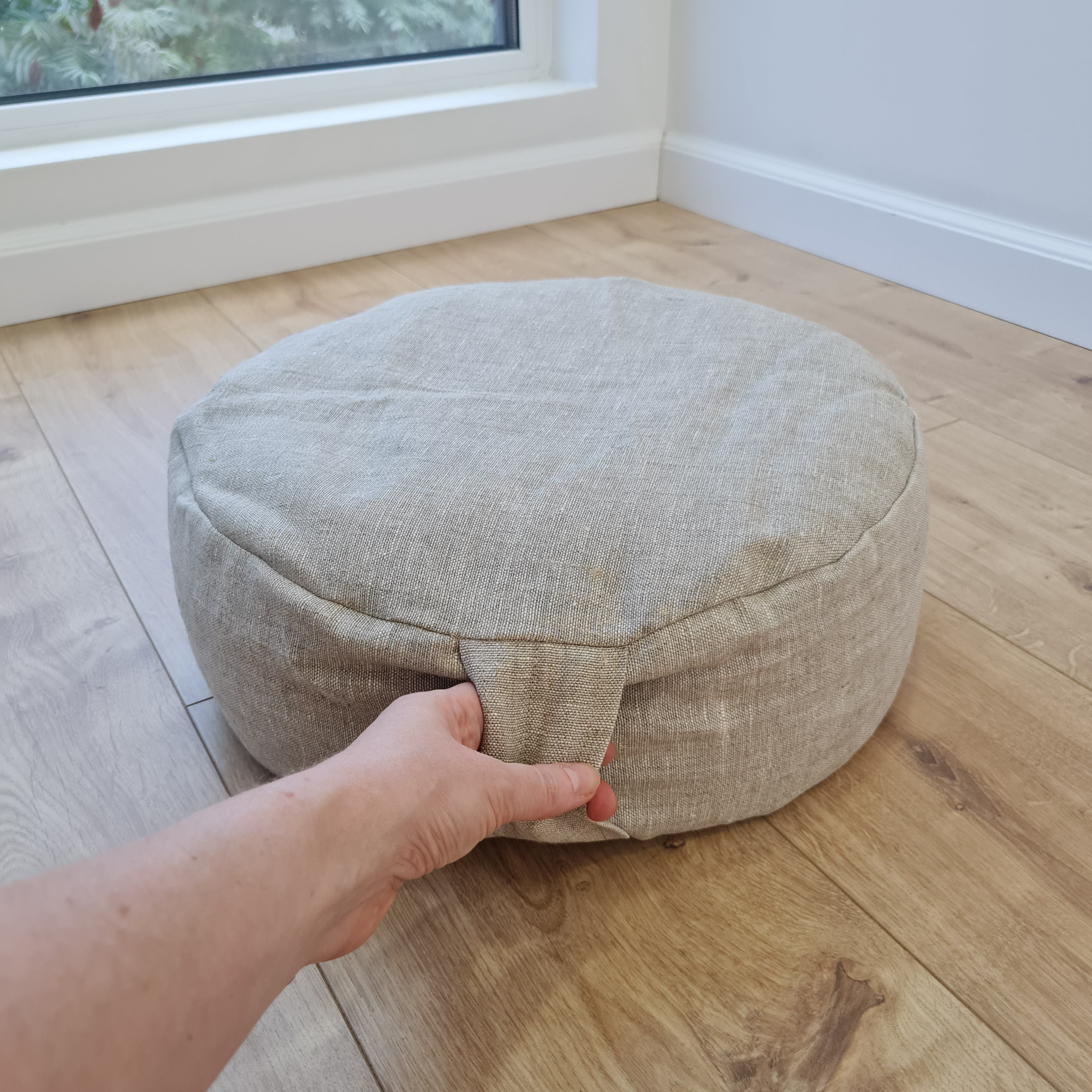 Zafu Linen floor cushion with Buckwheat hulls /Organic Meditation cushion/buckwheat