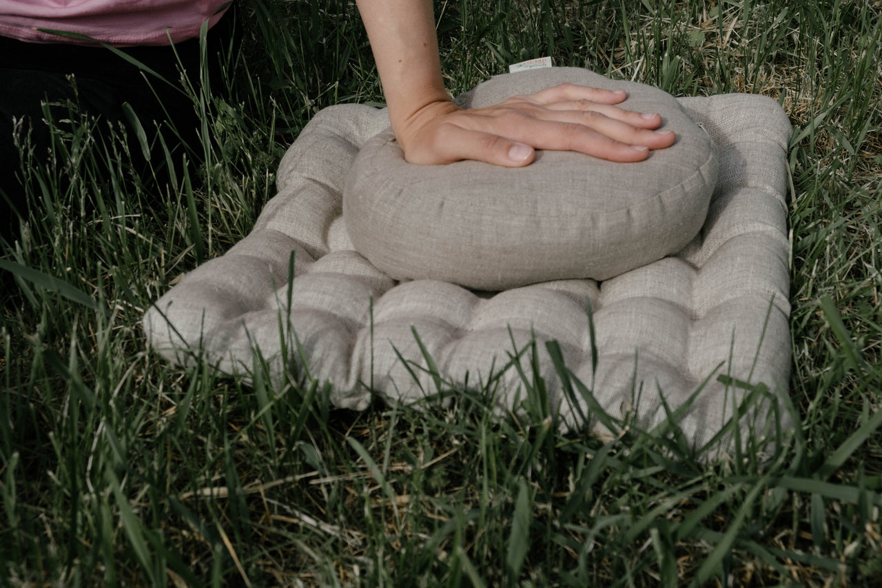 Small articular yoga cushion filled buckwheat hulls Linen Zafu pillow / Oval Linen floor pillow with Buckwheat hulls Meditation