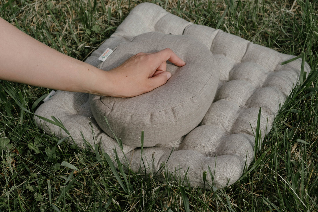 Small articular yoga cushion filled buckwheat hulls Linen Zafu pillow / Oval Linen floor pillow with Buckwheat hulls Meditation