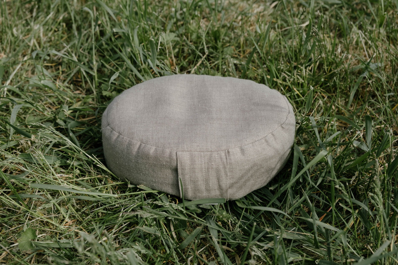 Small articular yoga cushion filled buckwheat hulls Linen Zafu pillow / Oval Linen floor pillow with Buckwheat hulls Meditation