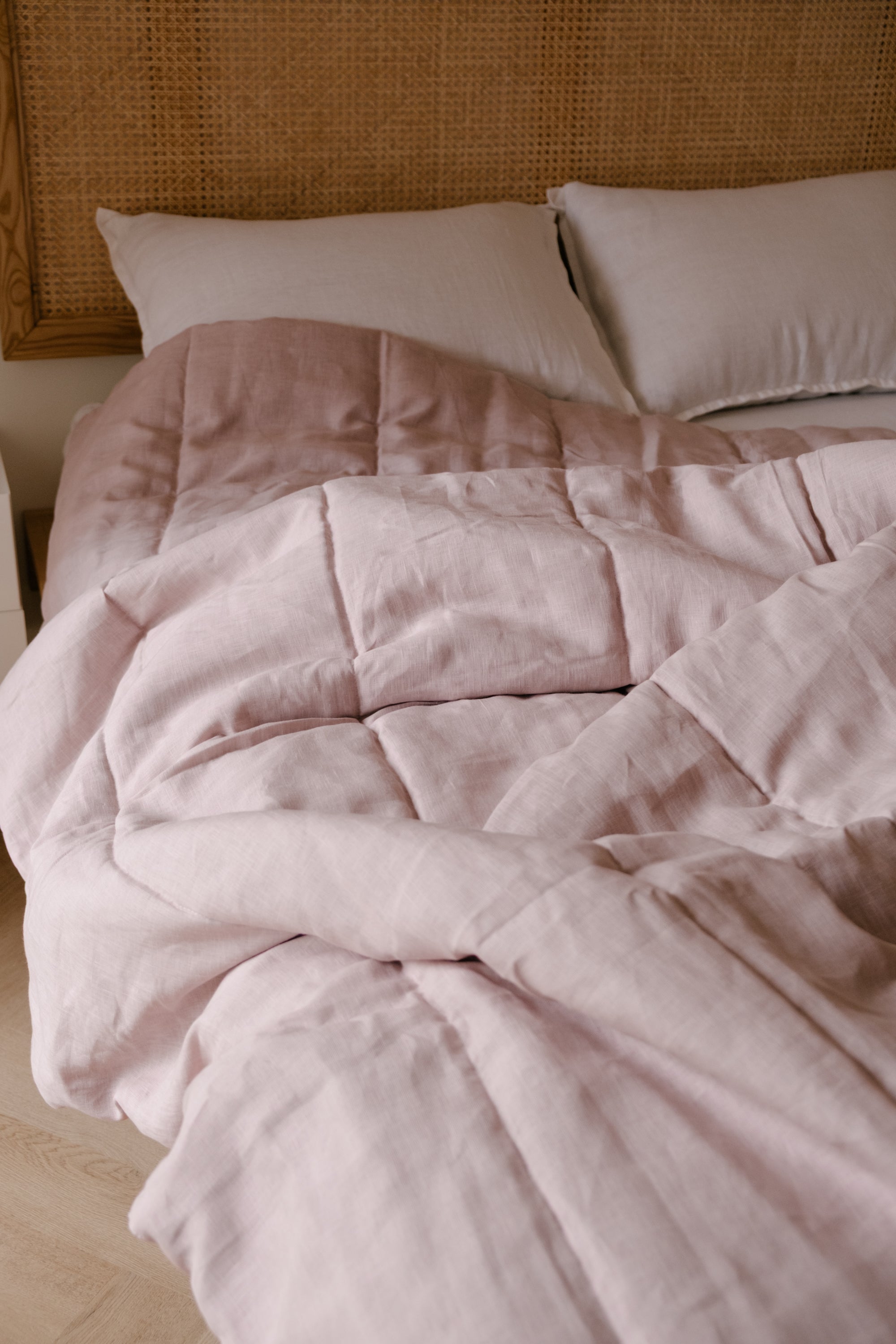 300 gsm Natural Hemp Comforter / Ashen Pink Linen Blanket / Breathable / Hand Made Eco bedding / Temperature Regulating