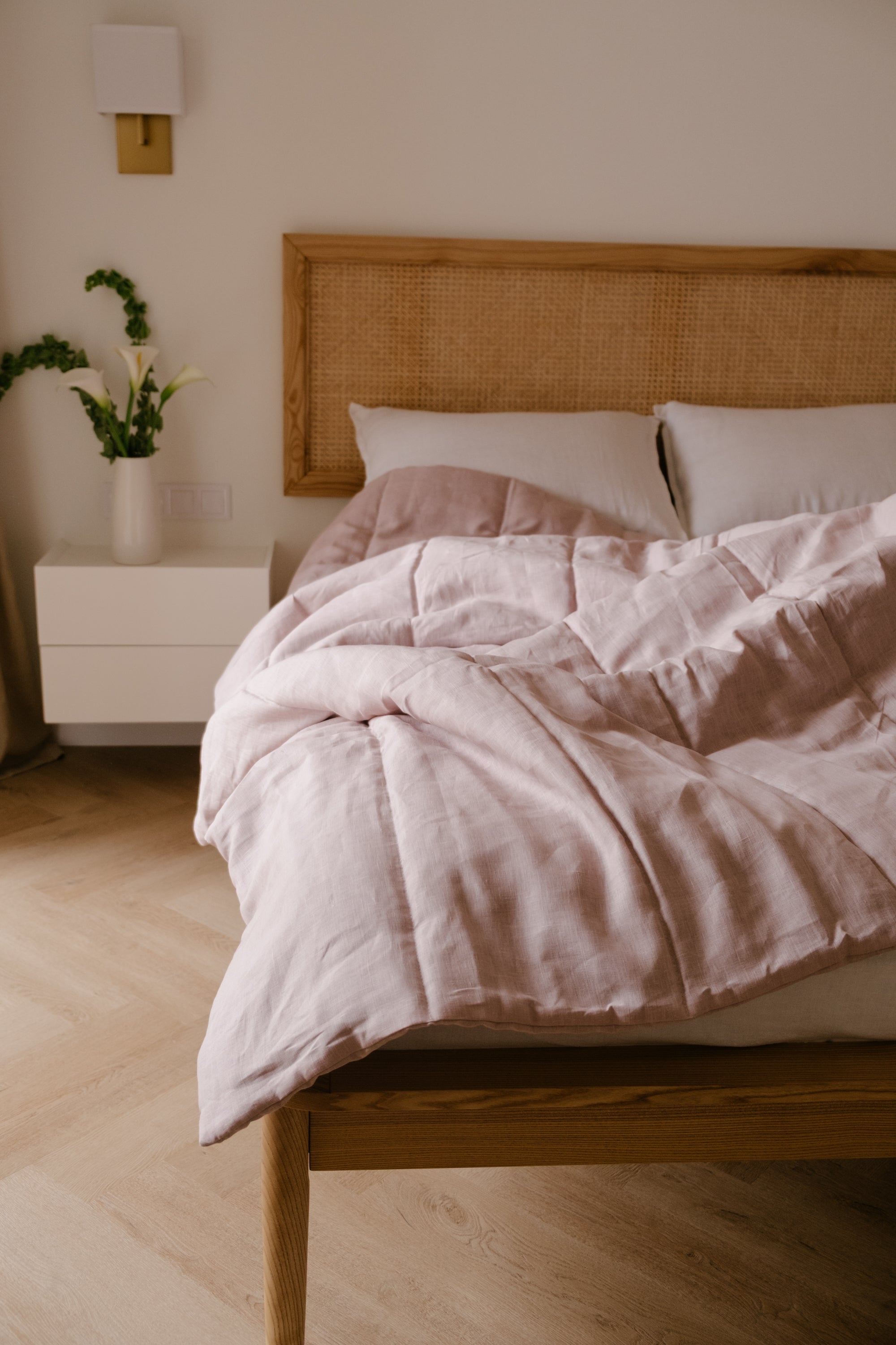300 gsm Natural Hemp Comforter / Ashen Pink Linen Blanket / Breathable / Hand Made Eco bedding / Temperature Regulating