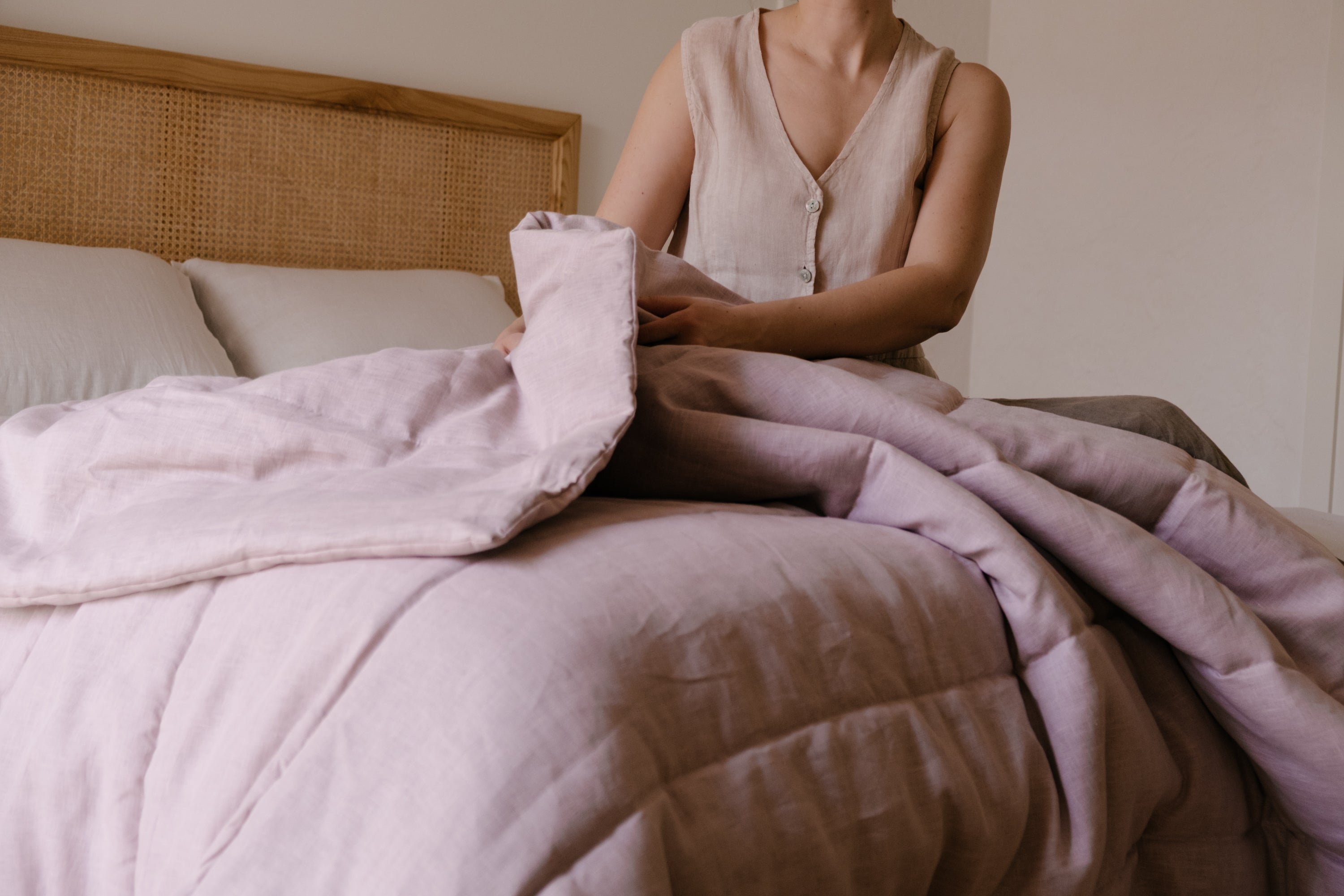 300 gsm Natural Hemp Comforter / Ashen Pink Linen Blanket / Breathable / Hand Made Eco bedding / Temperature Regulating
