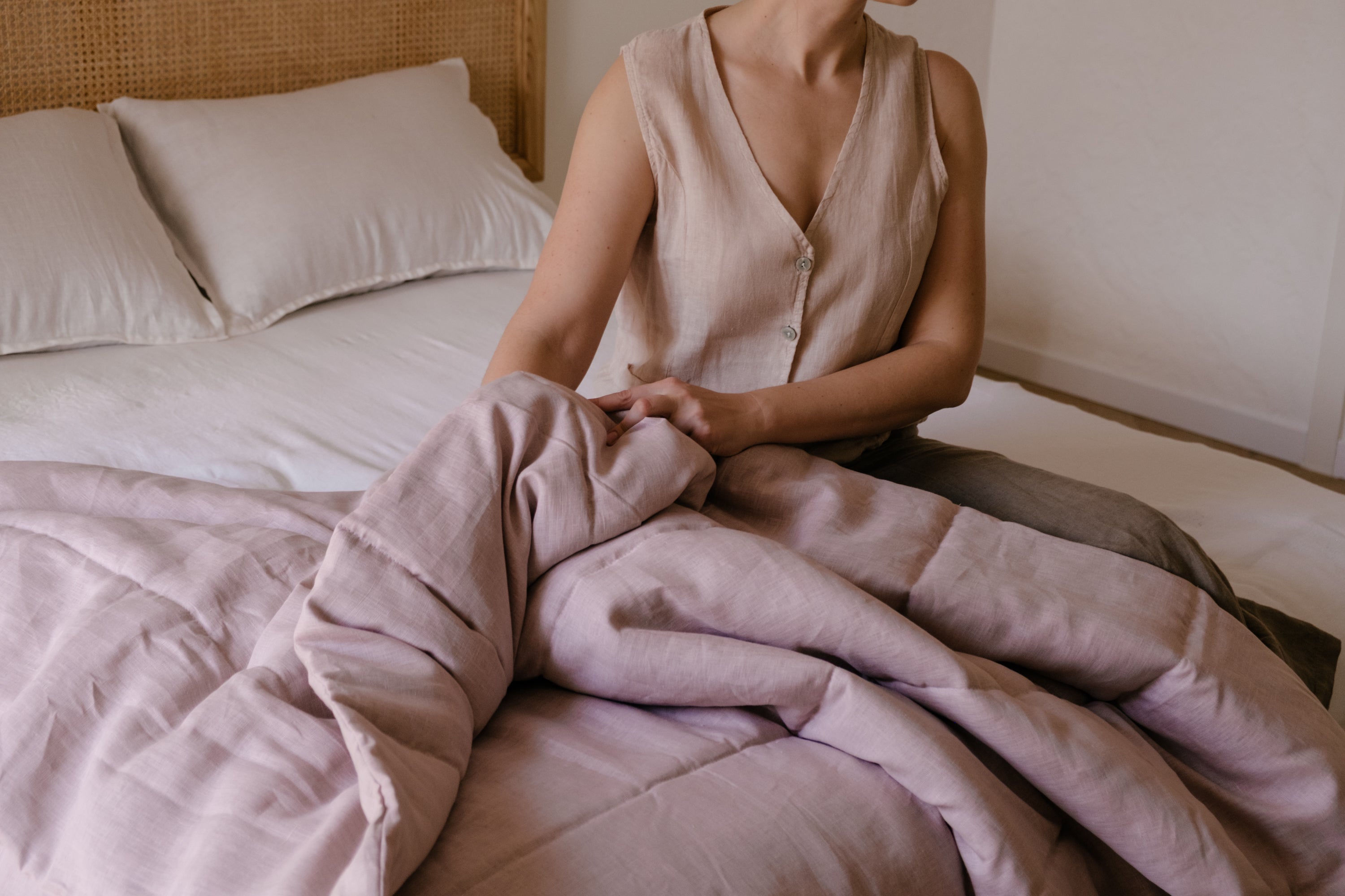 300 gsm Natural Hemp Comforter / Ashen Pink Linen Blanket / Breathable / Hand Made Eco bedding / Temperature Regulating