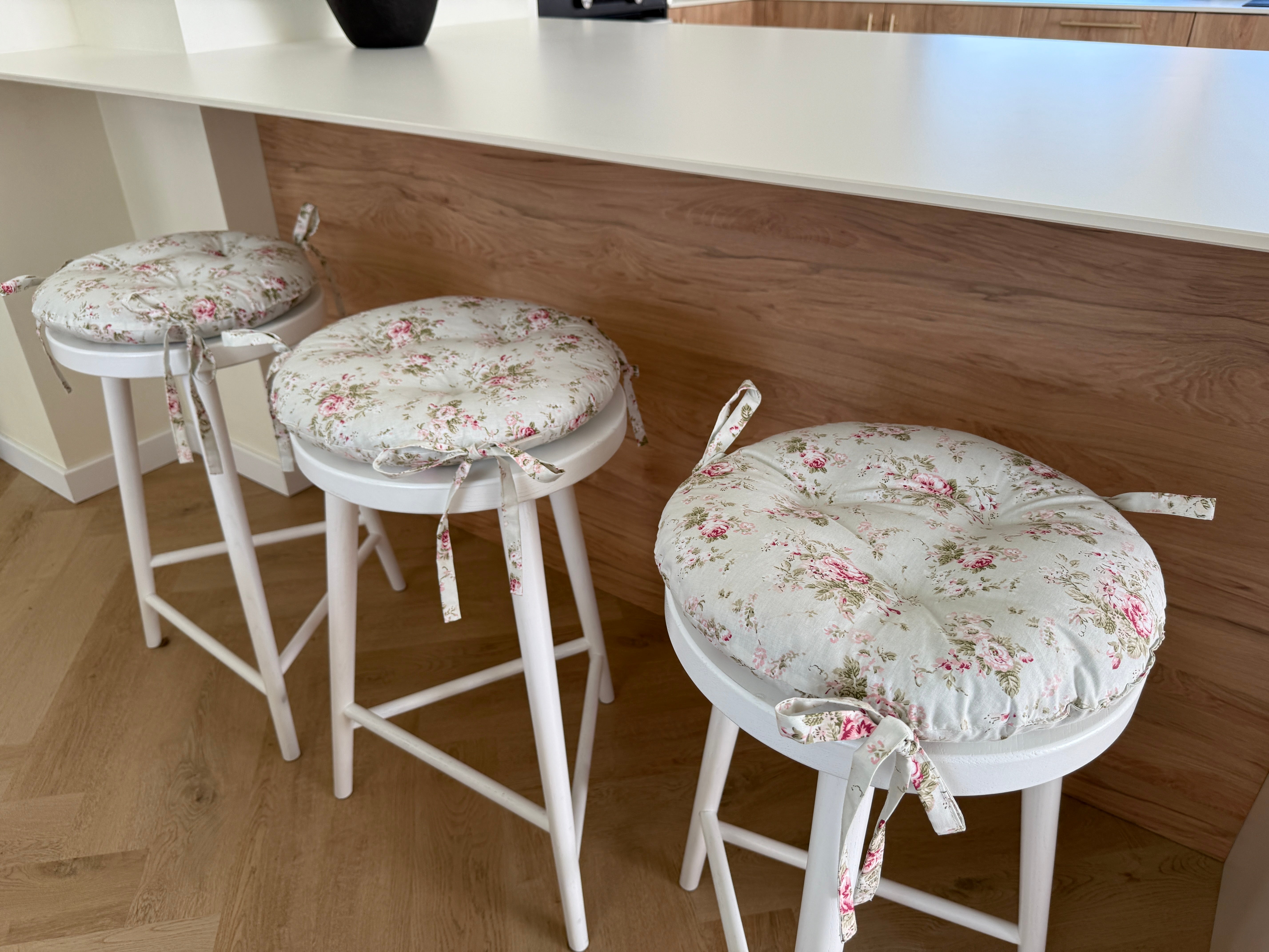 D 13.7" (35cm) Round Hemp Chair Seat Cushion filled organic Hemp Fiber in Roses on Mint natural cotton fabric with 3 ties