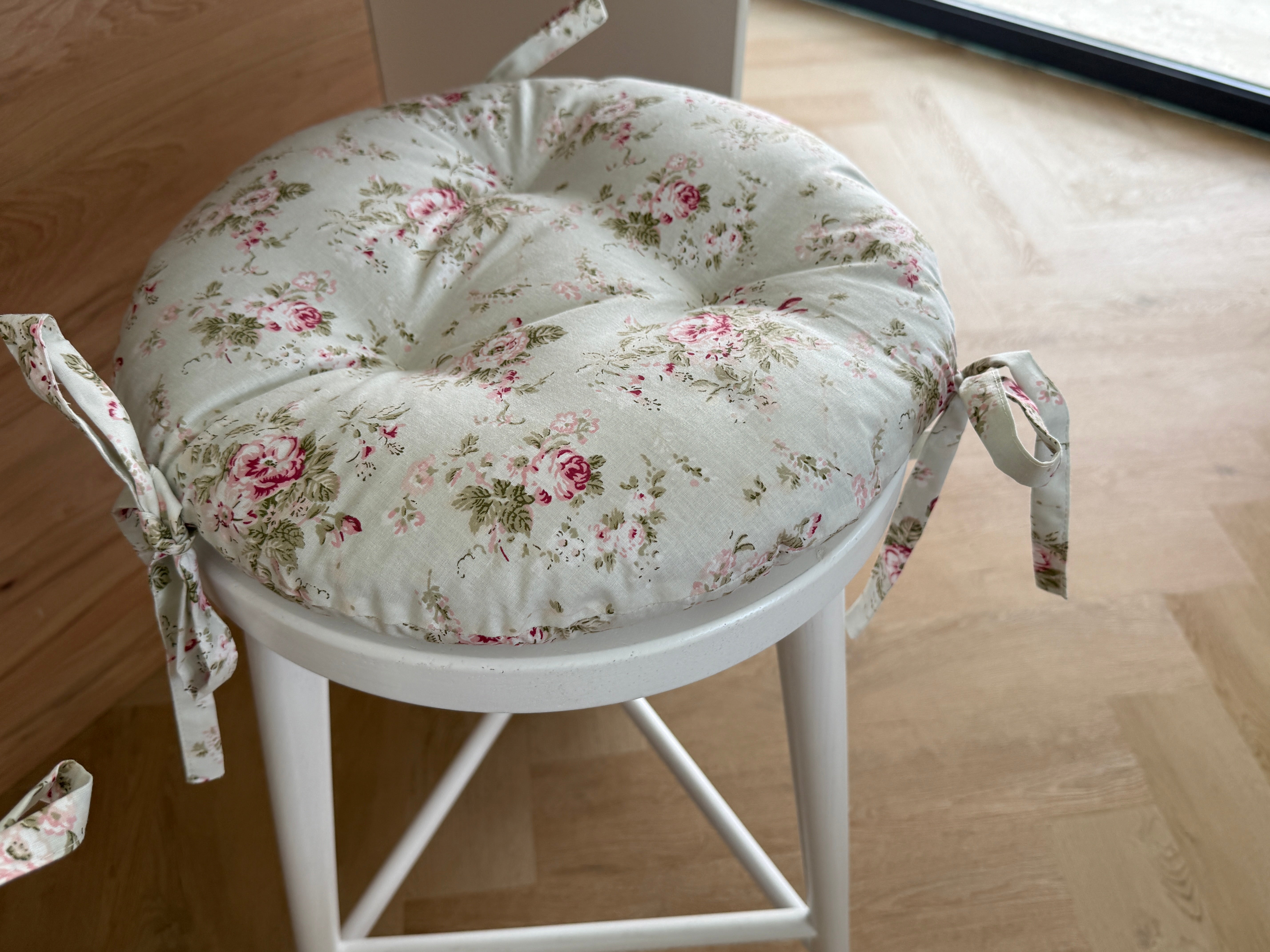 D 13.7" (35cm) Round Hemp Chair Seat Cushion filled organic Hemp Fiber in Roses on Mint natural cotton fabric with 3 ties