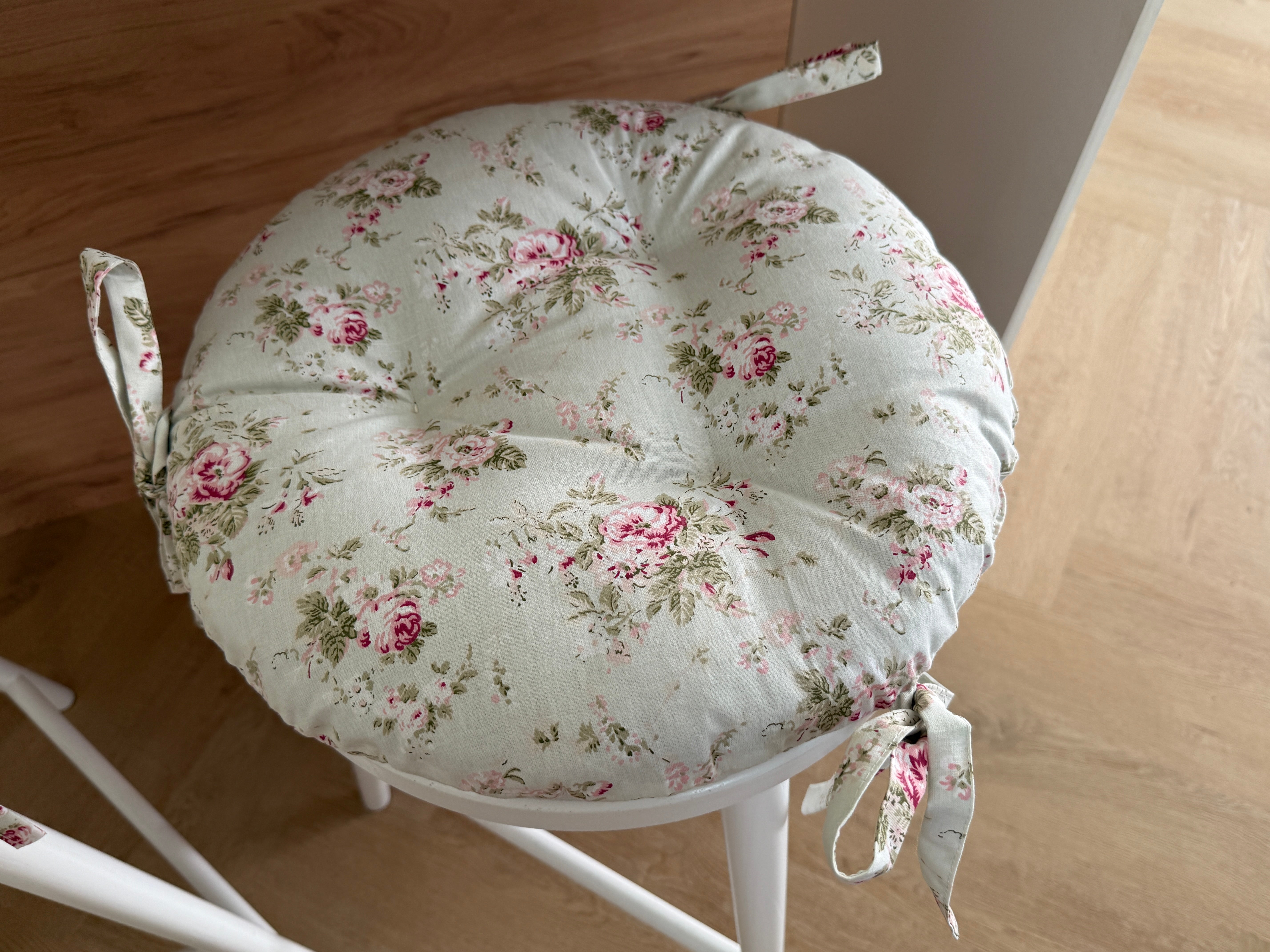D 13.7" (35cm) Round Hemp Chair Seat Cushion filled organic Hemp Fiber in Roses on Mint natural cotton fabric with 3 ties