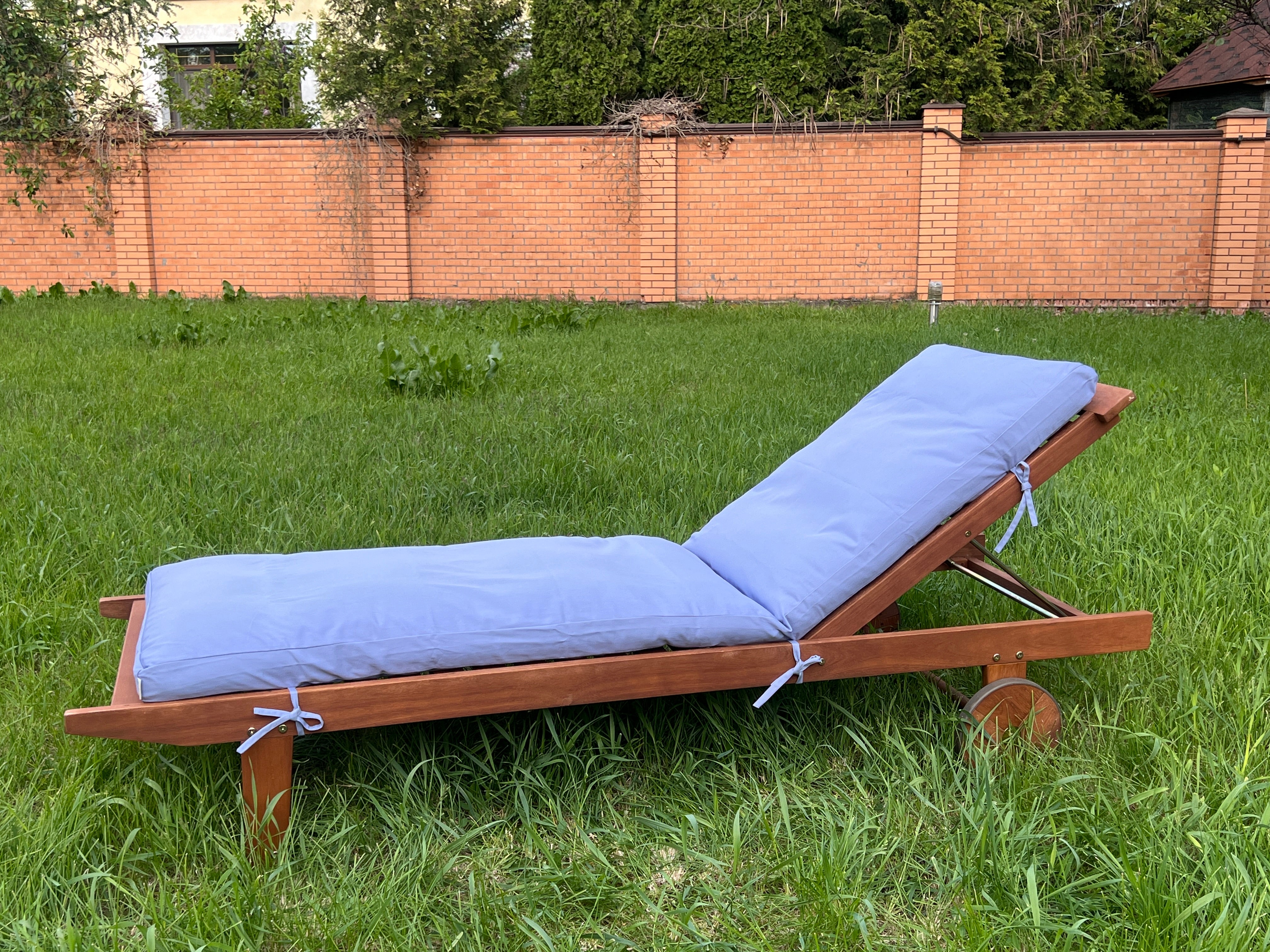 Special listing for Ben Howard: additional payment to increase the size of the lounger cushion to 195cm long and 68cm wide