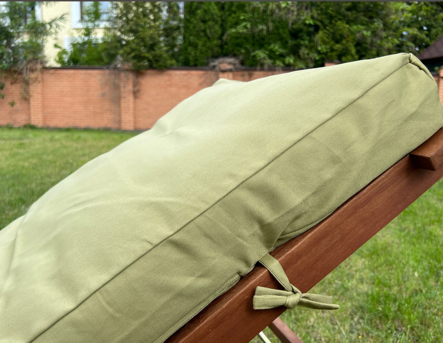 Special listing for Nicolette two 30in x 40in (75 x 100 cm) hemp pet beds with removable covers in moisture-repellent cotton in green and blue