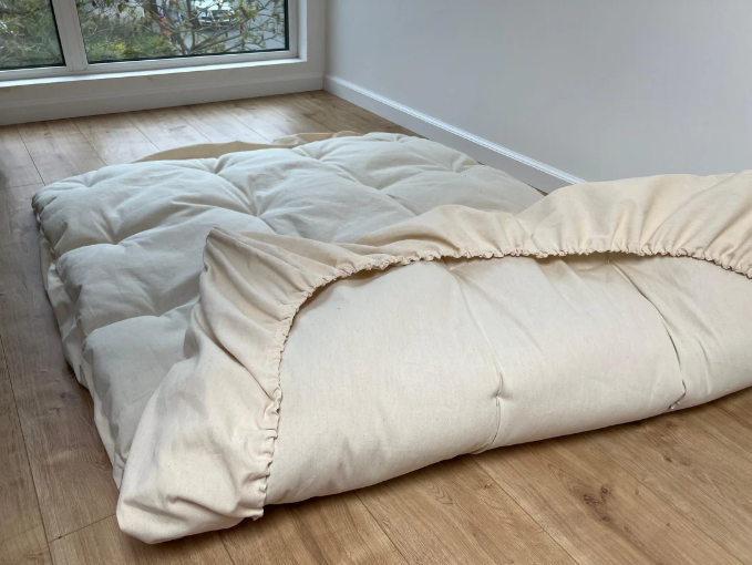 Special listing for Nina 7 blankets, 6 pillows, 4 mattress pad covers as fitted sheet and 2 topper-mattress pad like fitted sheet