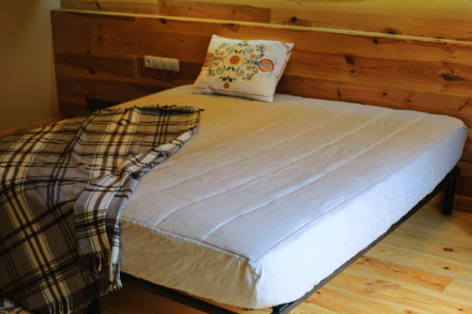 Special listing for Nina 7 blankets, 6 pillows, 4 mattress pad covers as fitted sheet and 2 topper-mattress pad like fitted sheet
