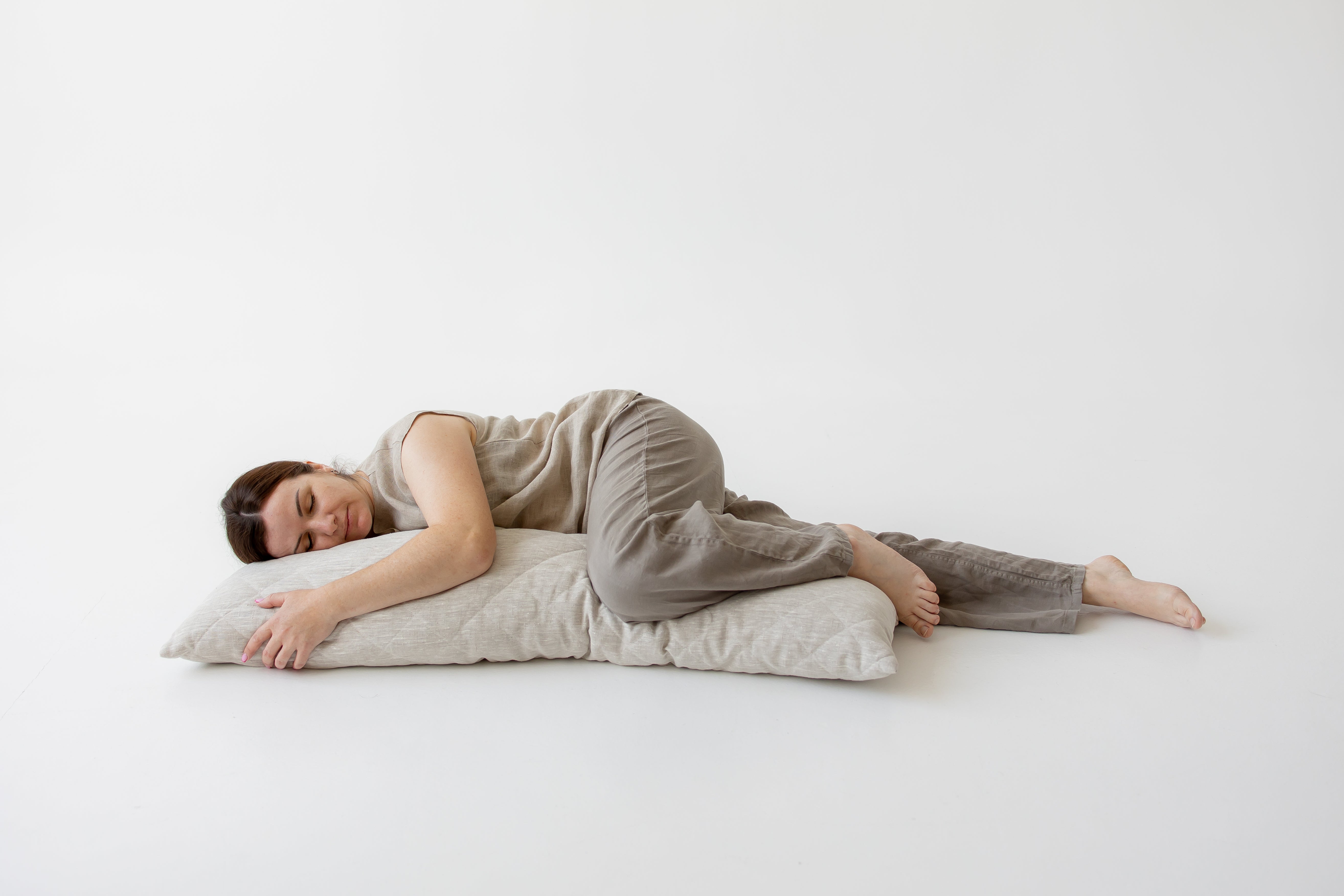 Quilted Hemp Body Pillow Filled Breathable Hemp Fiber Filler in Natural Linen Fabric / Side Sleeper Support Pillow with regulation height