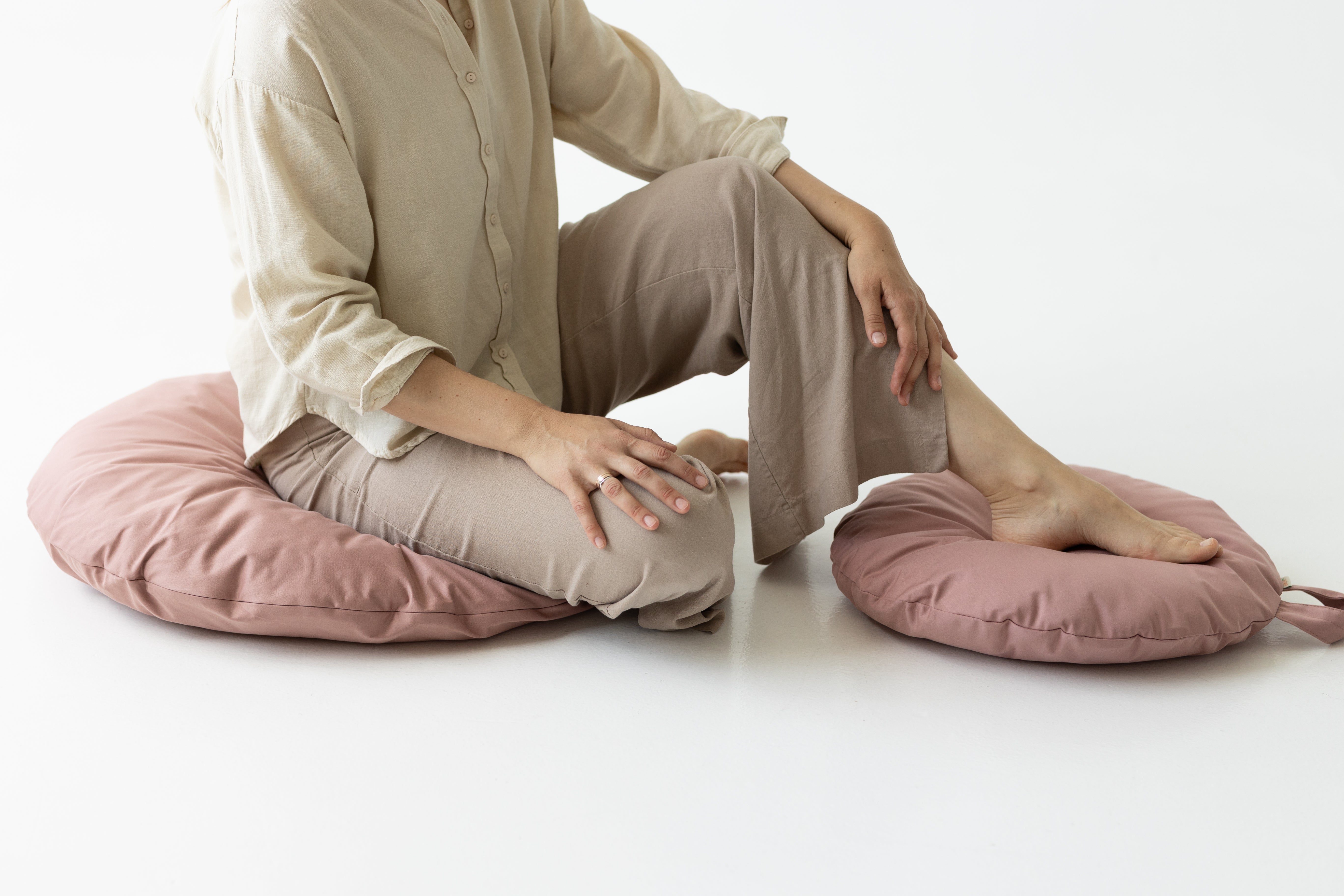 Round Hemp Cushion with Hemp fiber filling / Removable Cover + handle natural Cotton fabric Eco Yoga Floor pillow Custom made Sitting pad