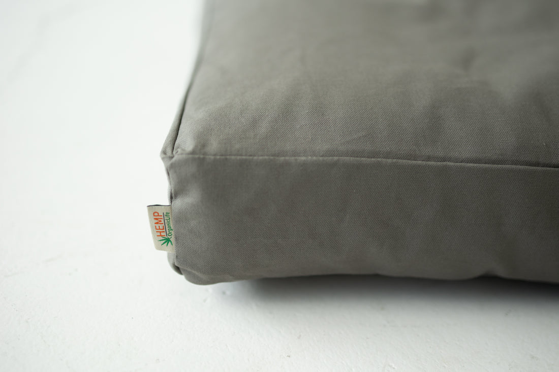 Hemp Pet Mat Pad with Removable Washable Water Repellent Cotton Cover Organic Hemp Fiber Filler in Cotton Fabric Padded Dog
