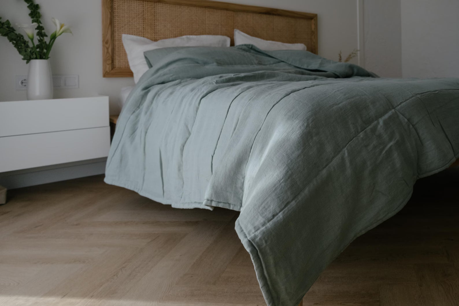 Breathable Hemp Linen Blanket filled organic HEMP FIBER filler in Linen fabric