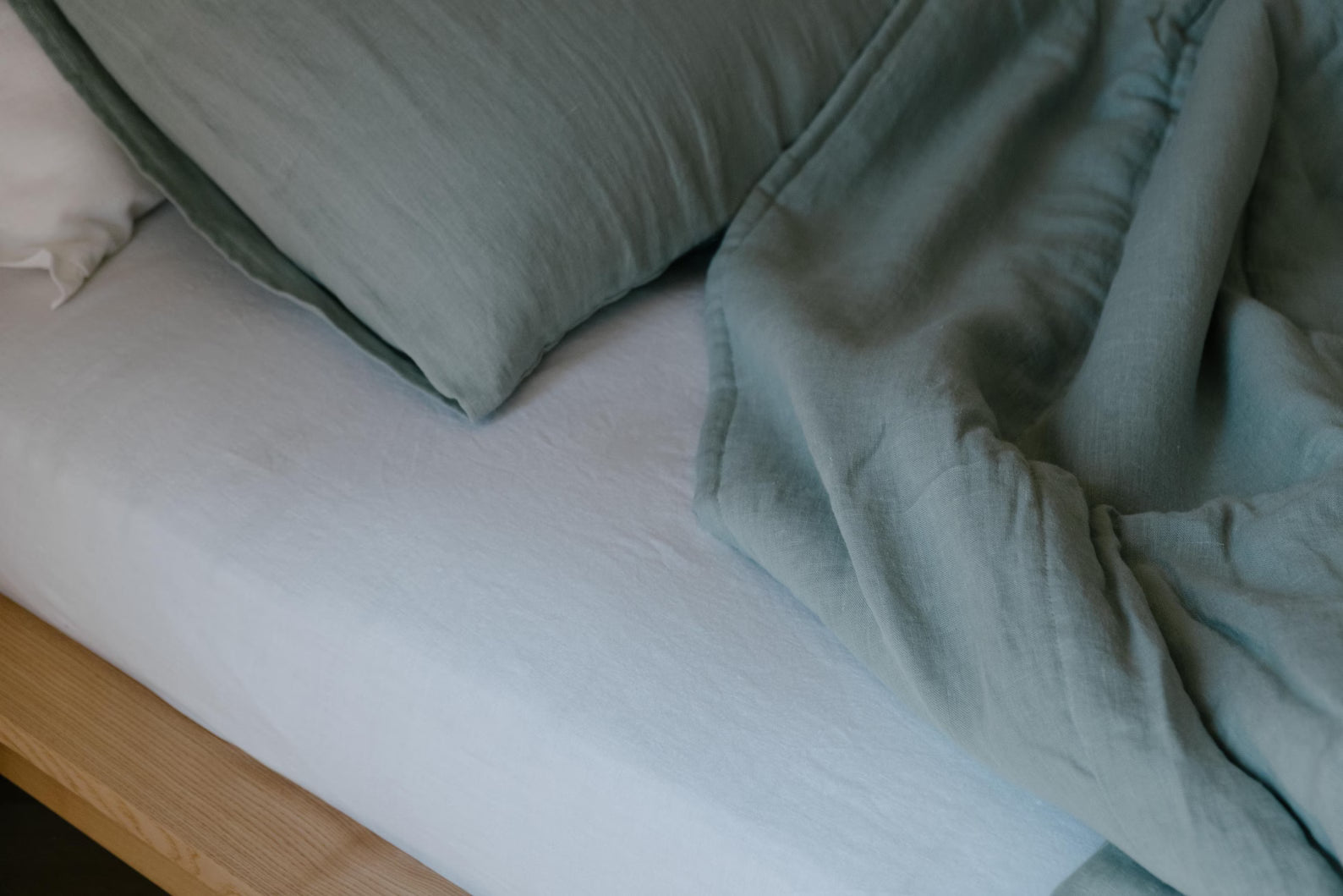 Breathable Hemp Linen Blanket filled organic HEMP FIBER filler in Linen fabric