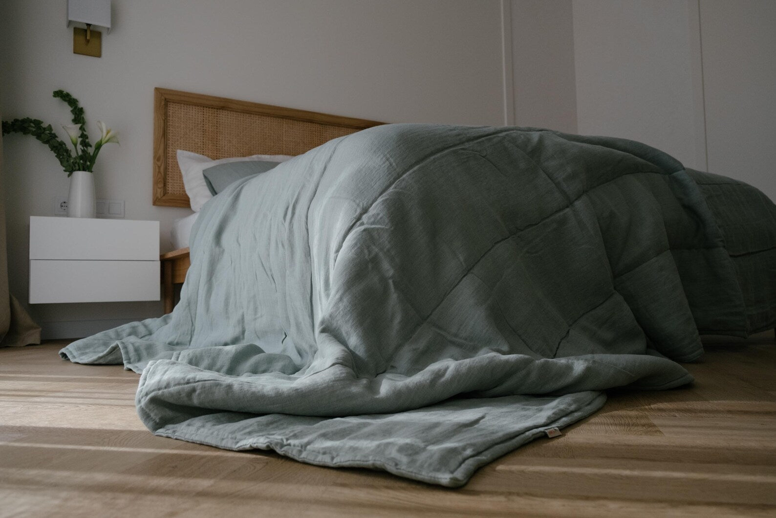 Breathable Hemp Linen Blanket filled organic HEMP FIBER filler in Linen fabric