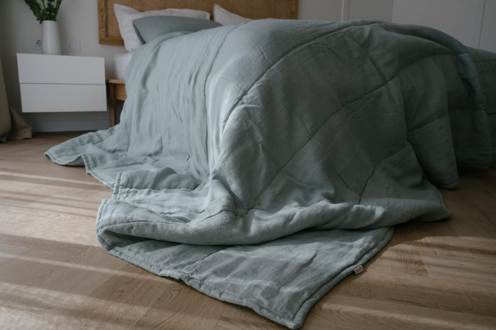 Breathable Hemp Linen Blanket filled organic HEMP FIBER filler in Linen fabric
